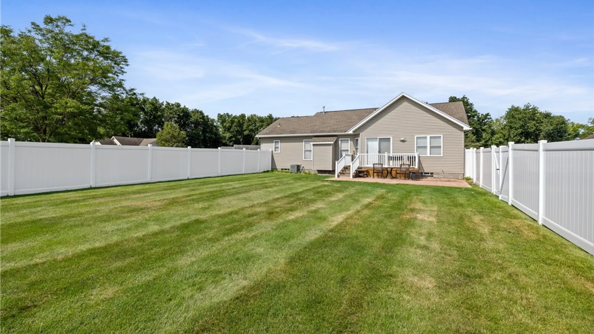 Property at 81 Venetia View Circle, Greece, NY 14626 36