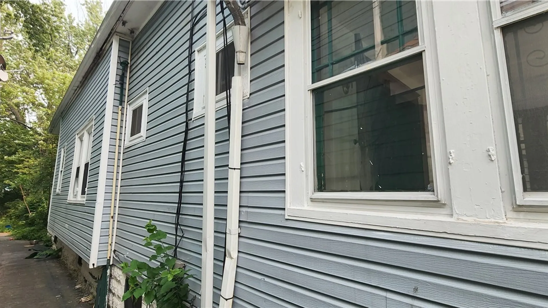 Property at 109 Schuele Avenue, Buffalo, NY 14215 4