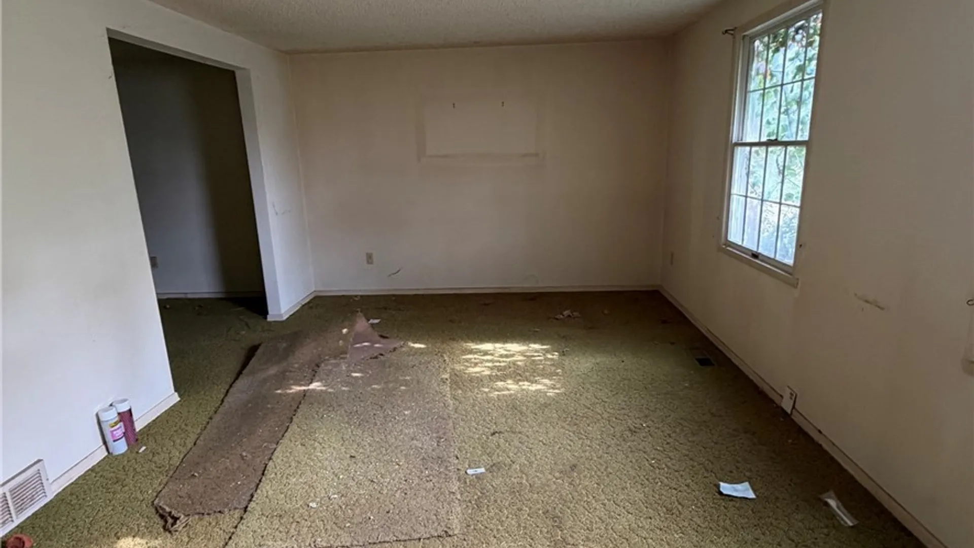 Property at 5092 Rogers Road, Hamburg, NY 14075 4
