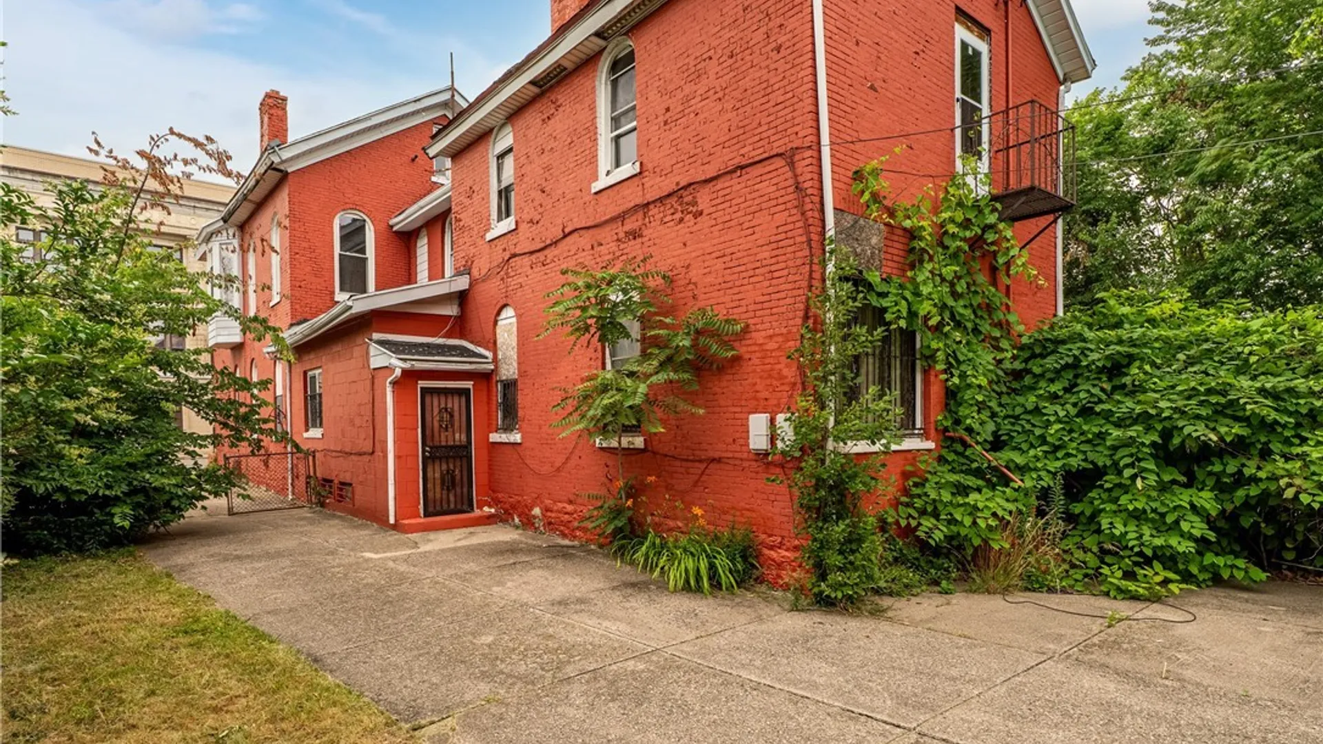 Property at 559 Genesee Street, Buffalo, NY 14204 9