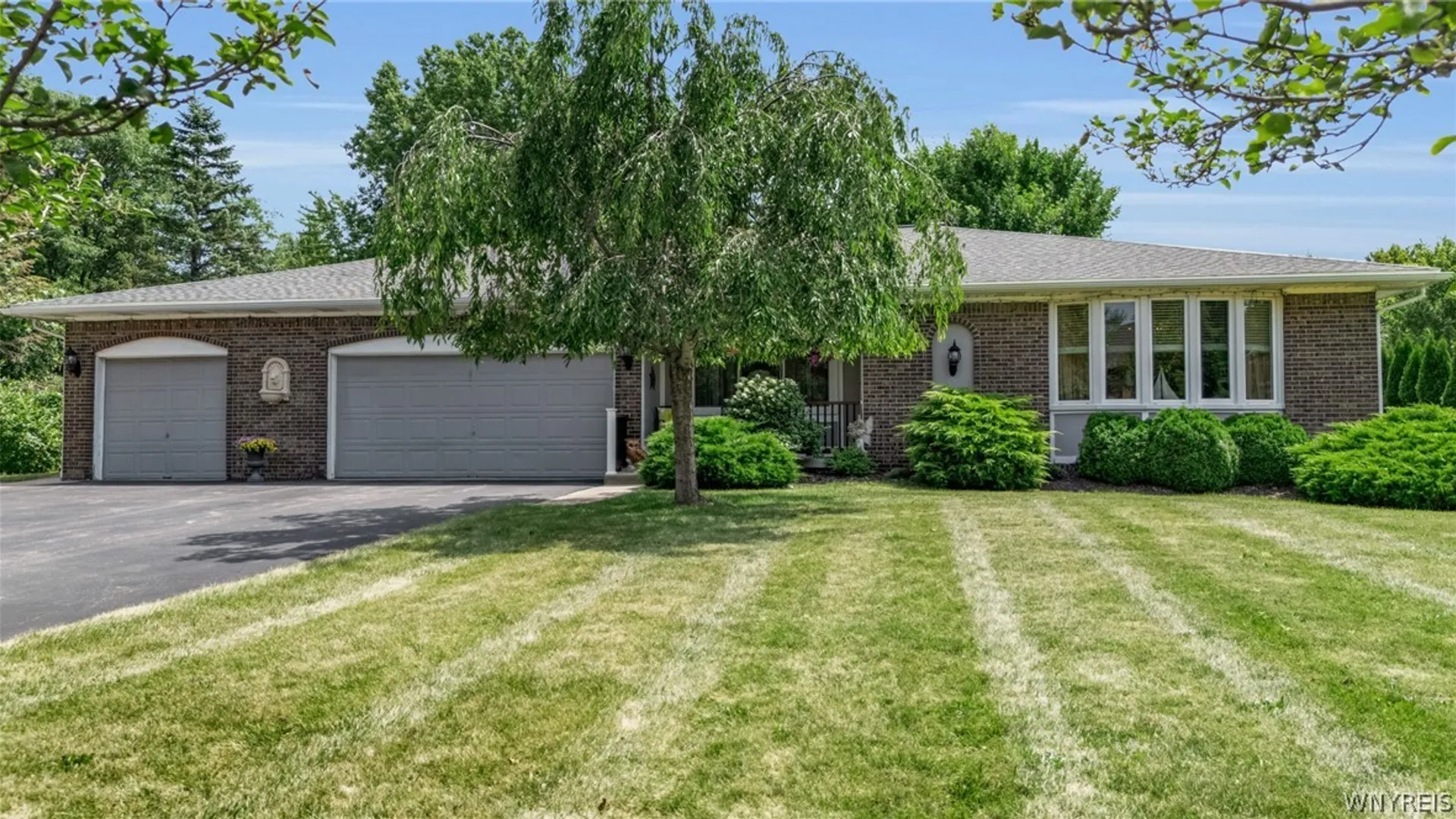 Property at 6151 Clarence Lane, Clarence, NY 14051 2