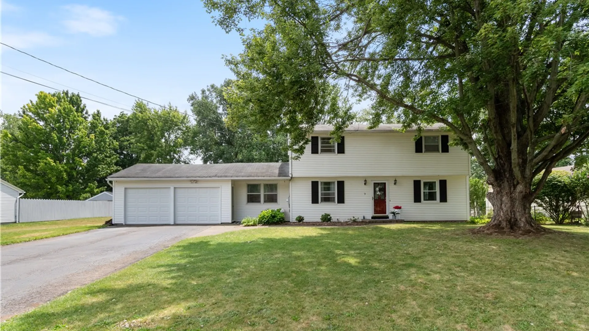 Property at 7 Jupiter Way, Macedon, NY 14502 4