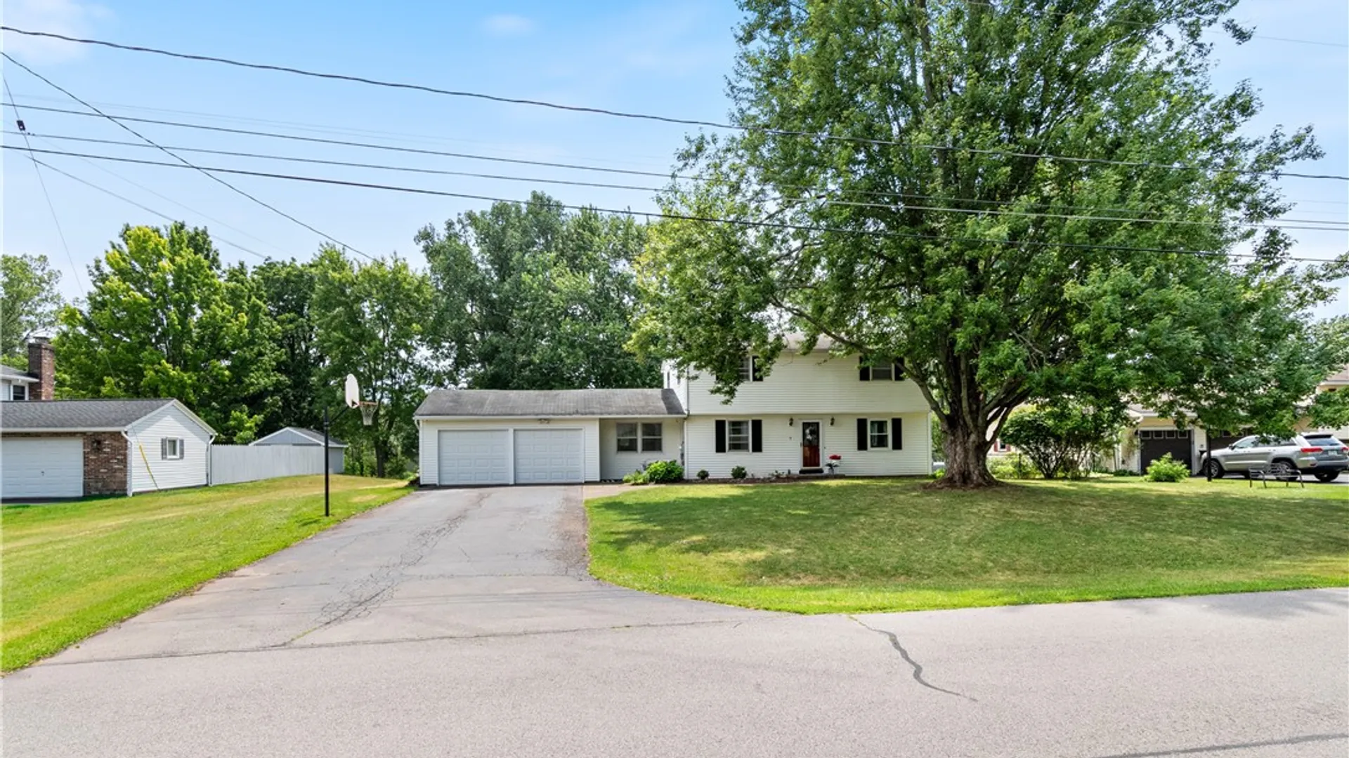 Property at 7 Jupiter Way, Macedon, NY 14502 3