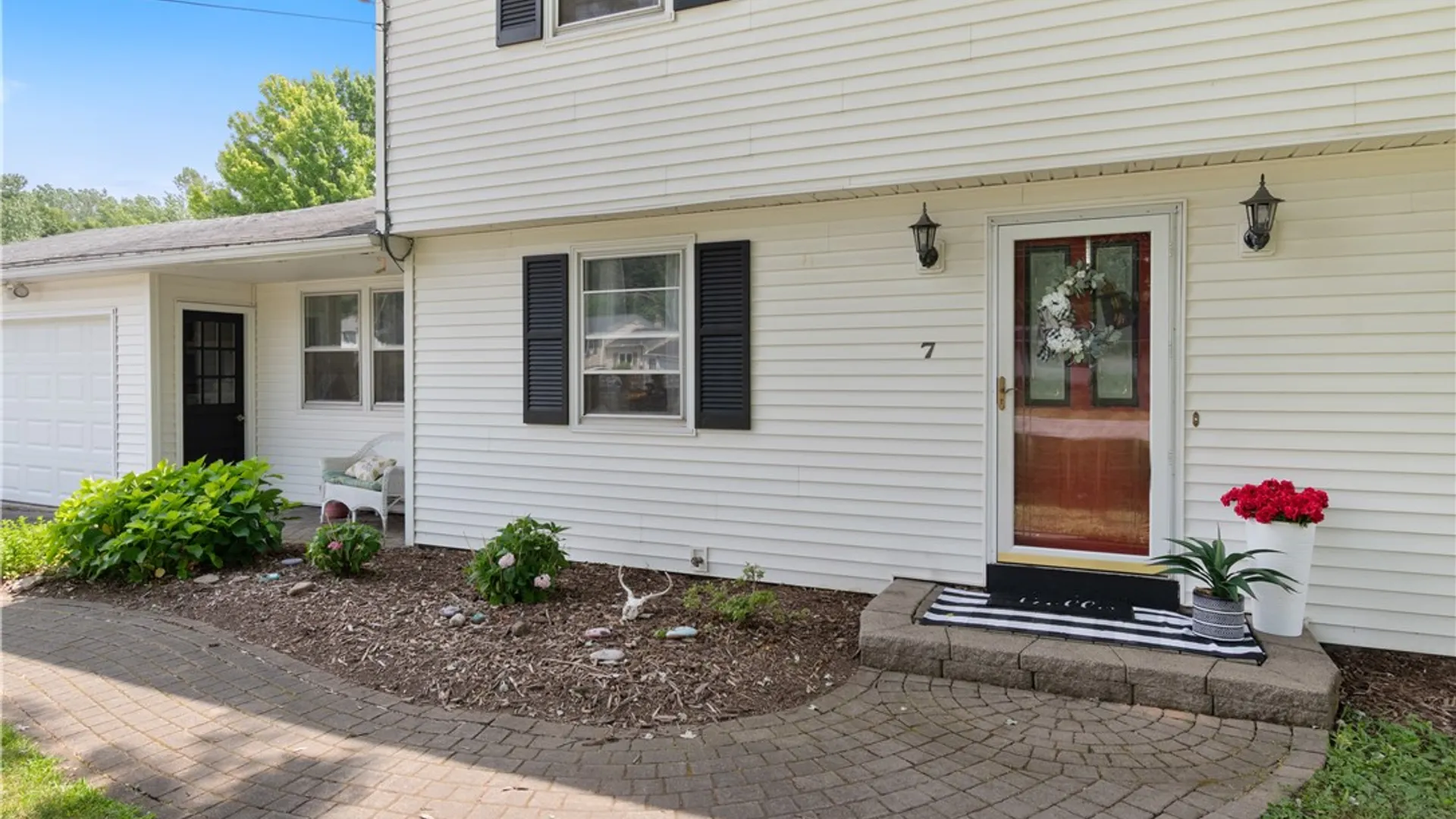 Property at 7 Jupiter Way, Macedon, NY 14502 6