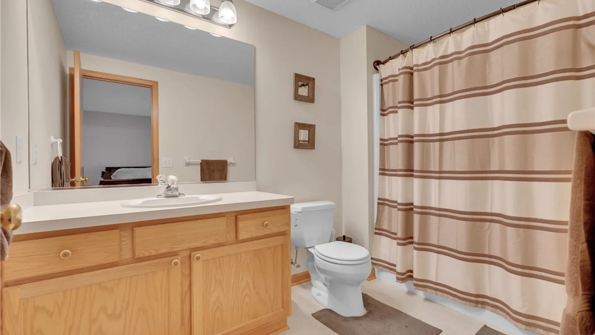 Property at 43 Woodgate Drive, Lancaster, NY 14086 19