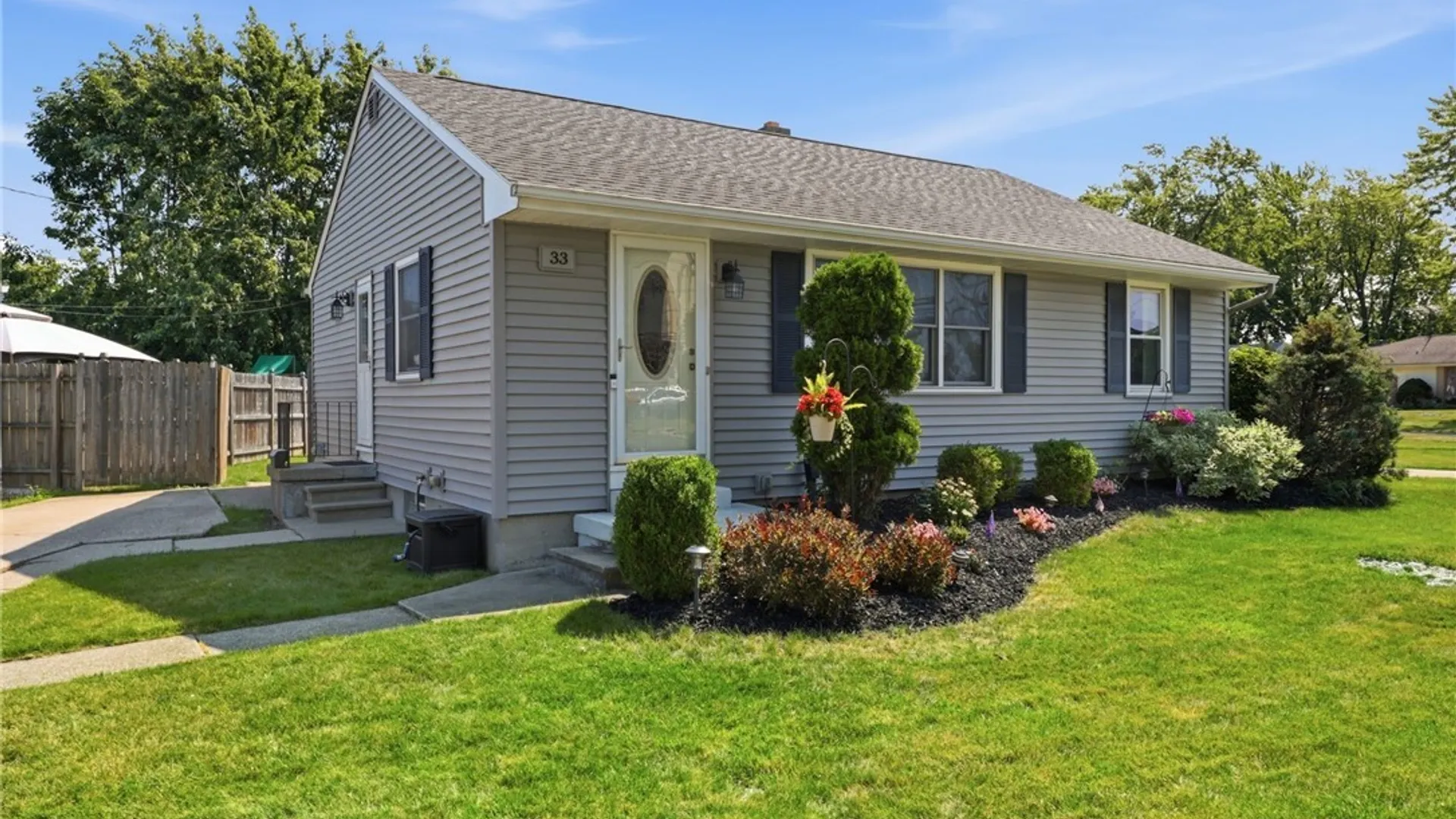 Property at 33 Pilgrim Road, Tonawanda, NY 14150 3