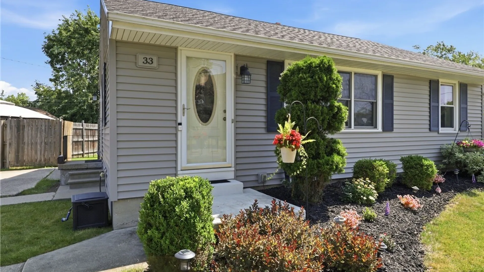 Property at 33 Pilgrim Road, Tonawanda, NY 14150 4