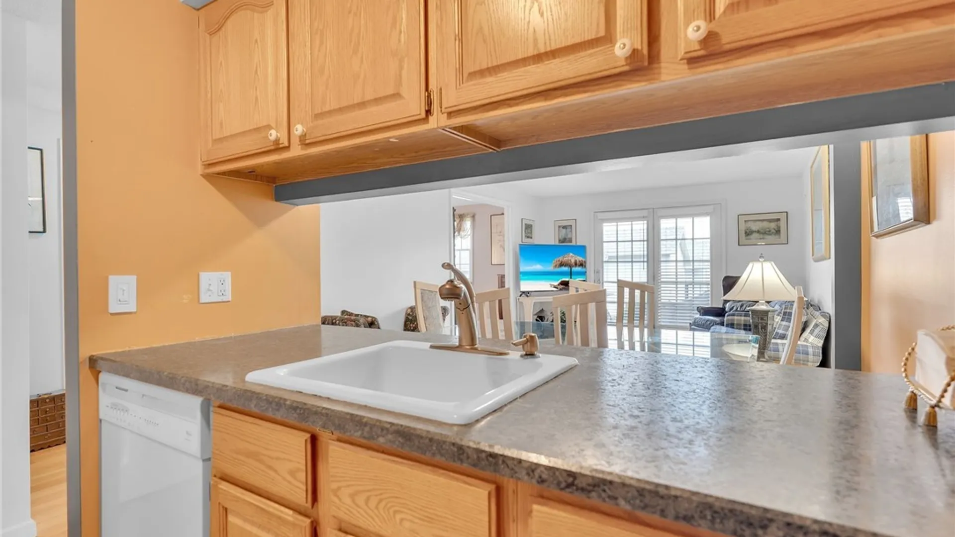 Property at 9 Tralee Terr, Amherst, NY 14051 9