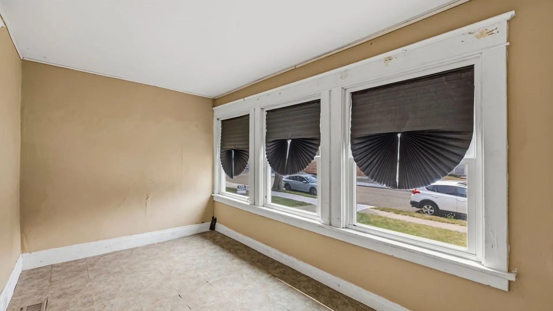 Property at 15 W Northrup Place, Buffalo, NY 14214 5