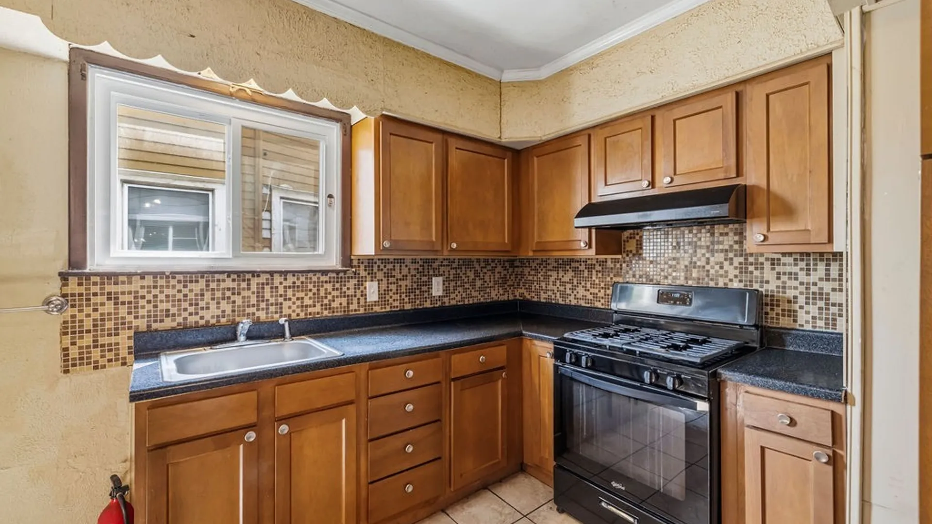 Property at 15 W Northrup Place, Buffalo, NY 14214 9