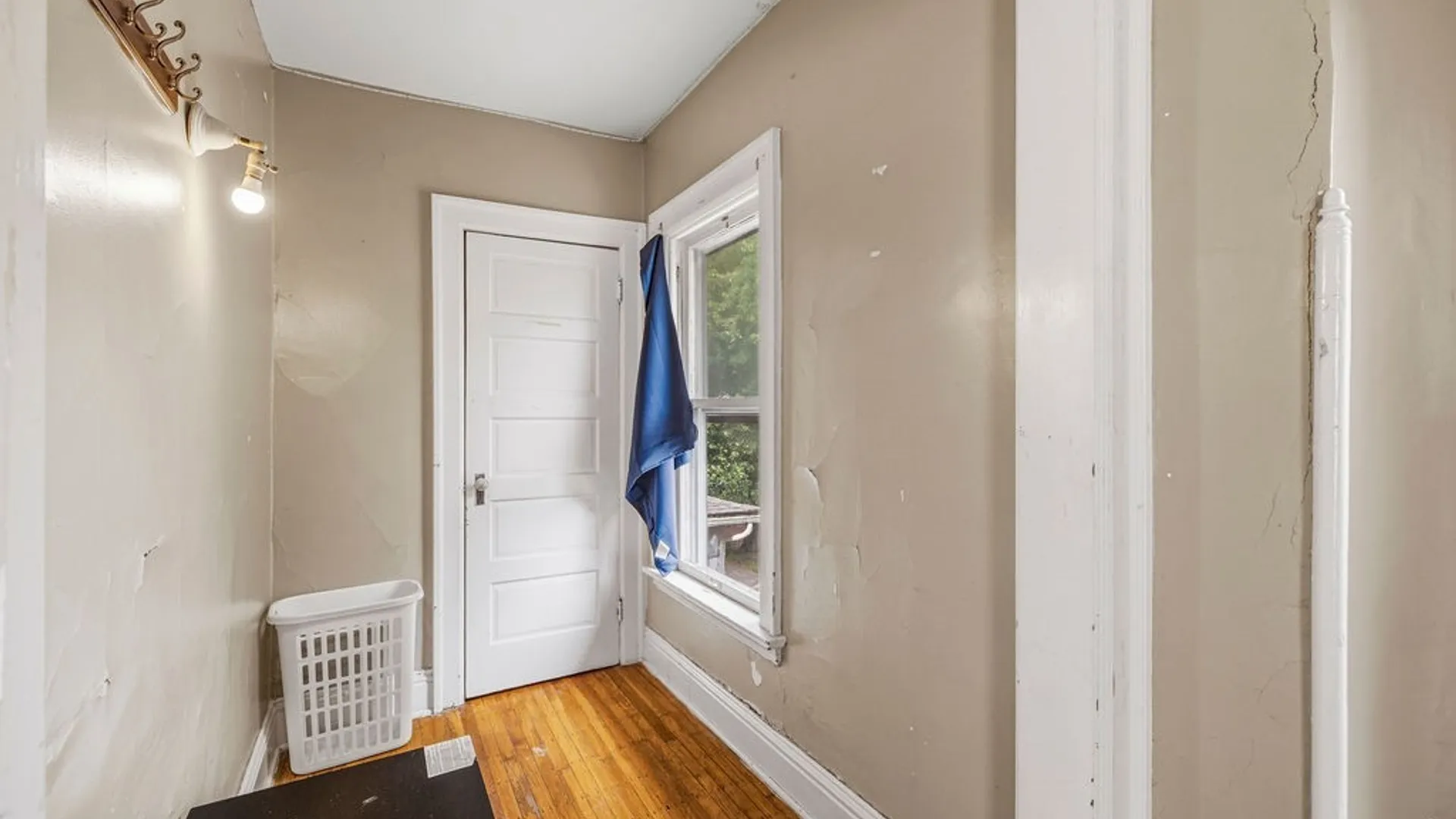 Property at 37 Northrup Place, Buffalo, NY 14214 15