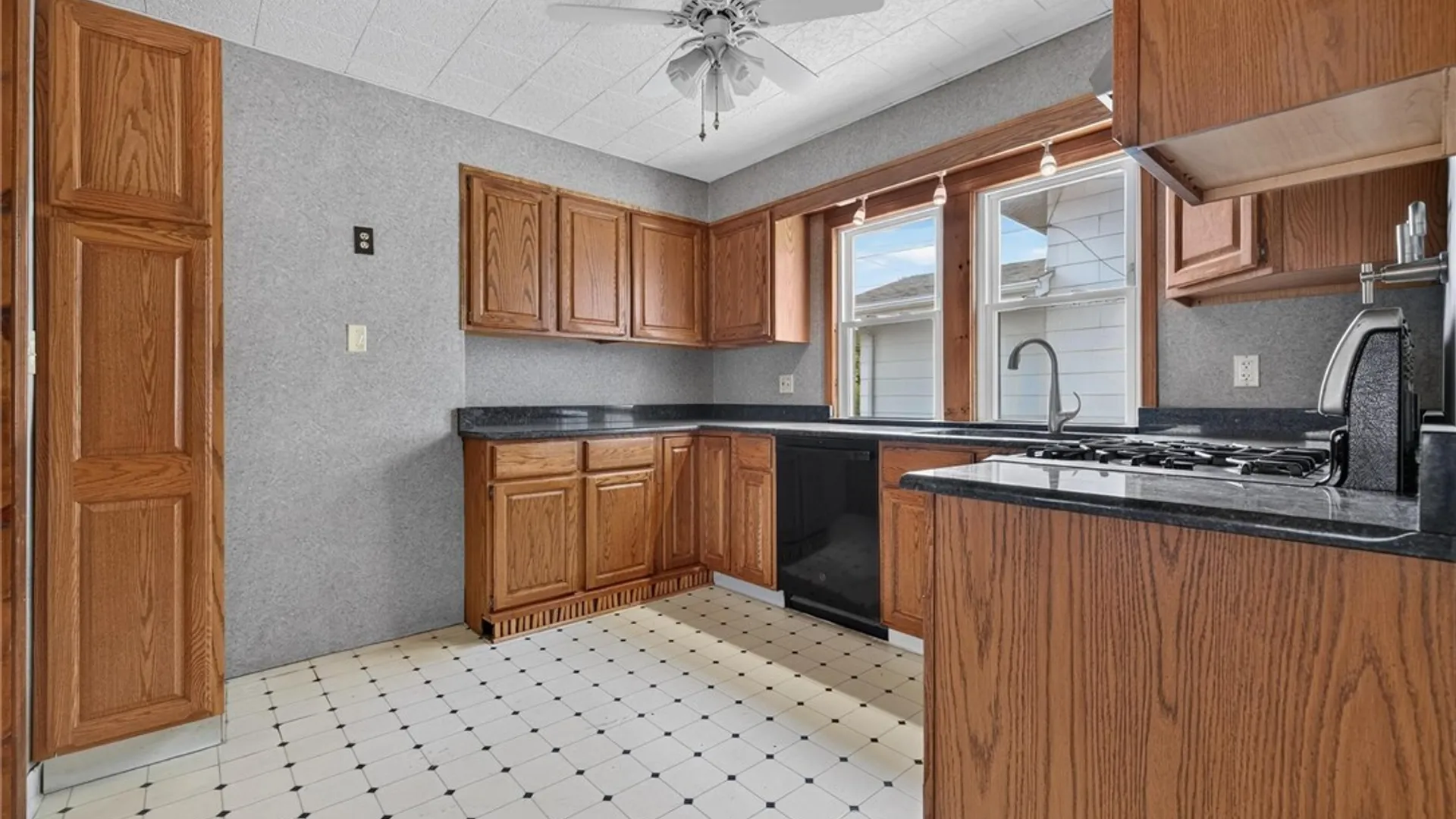 Property at 104 Bellwood Avenue, West Seneca, NY 14224 4