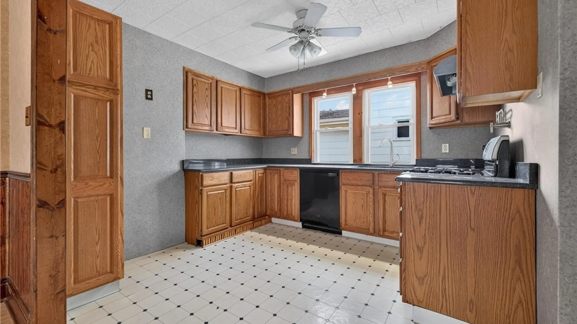Property at 104 Bellwood Avenue, West Seneca, NY 14224 6