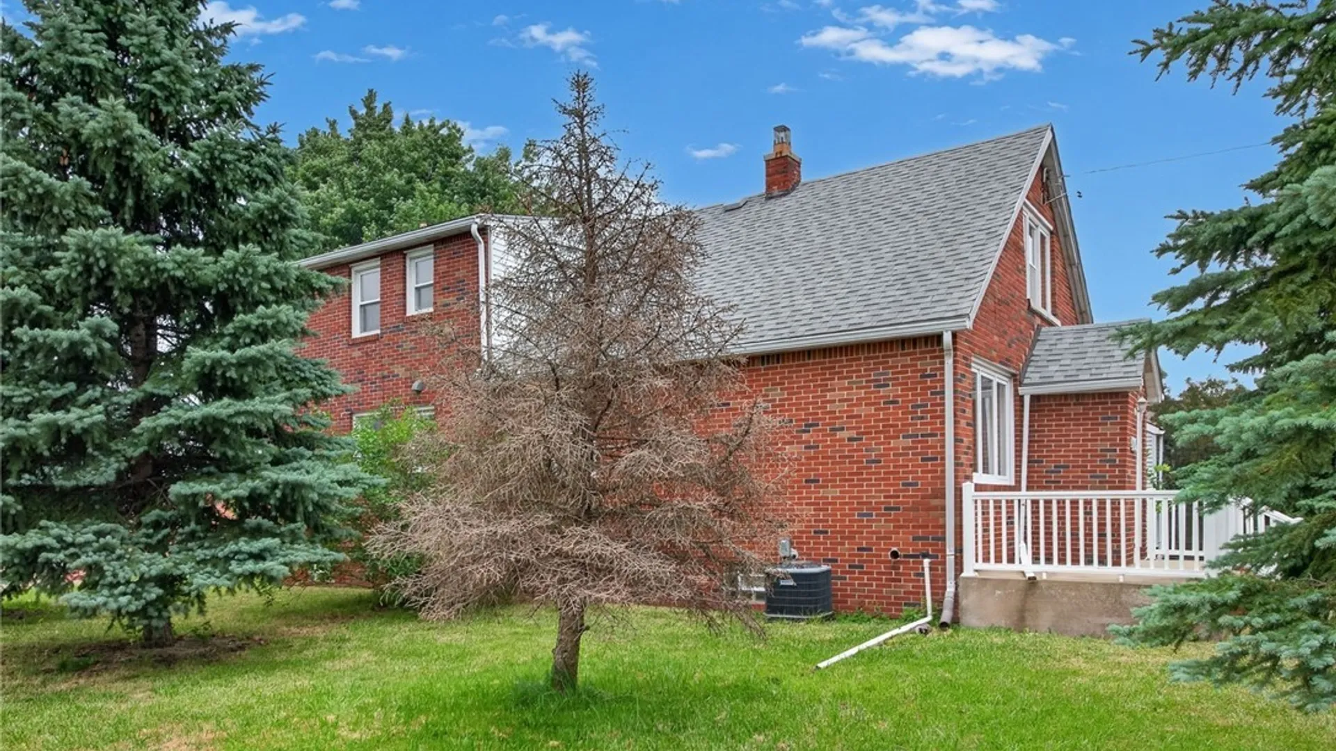 Property at 8 Evergreen Place, Cheektowaga, NY 14225 4