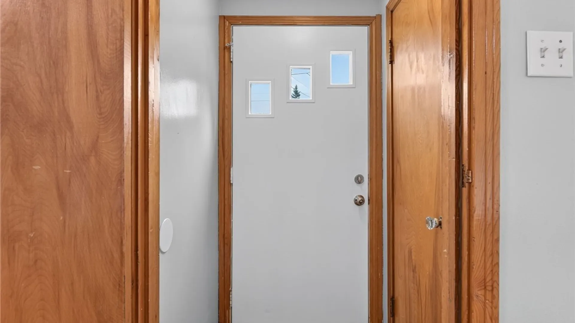 Property at 8 Evergreen Place, Cheektowaga, NY 14225 8