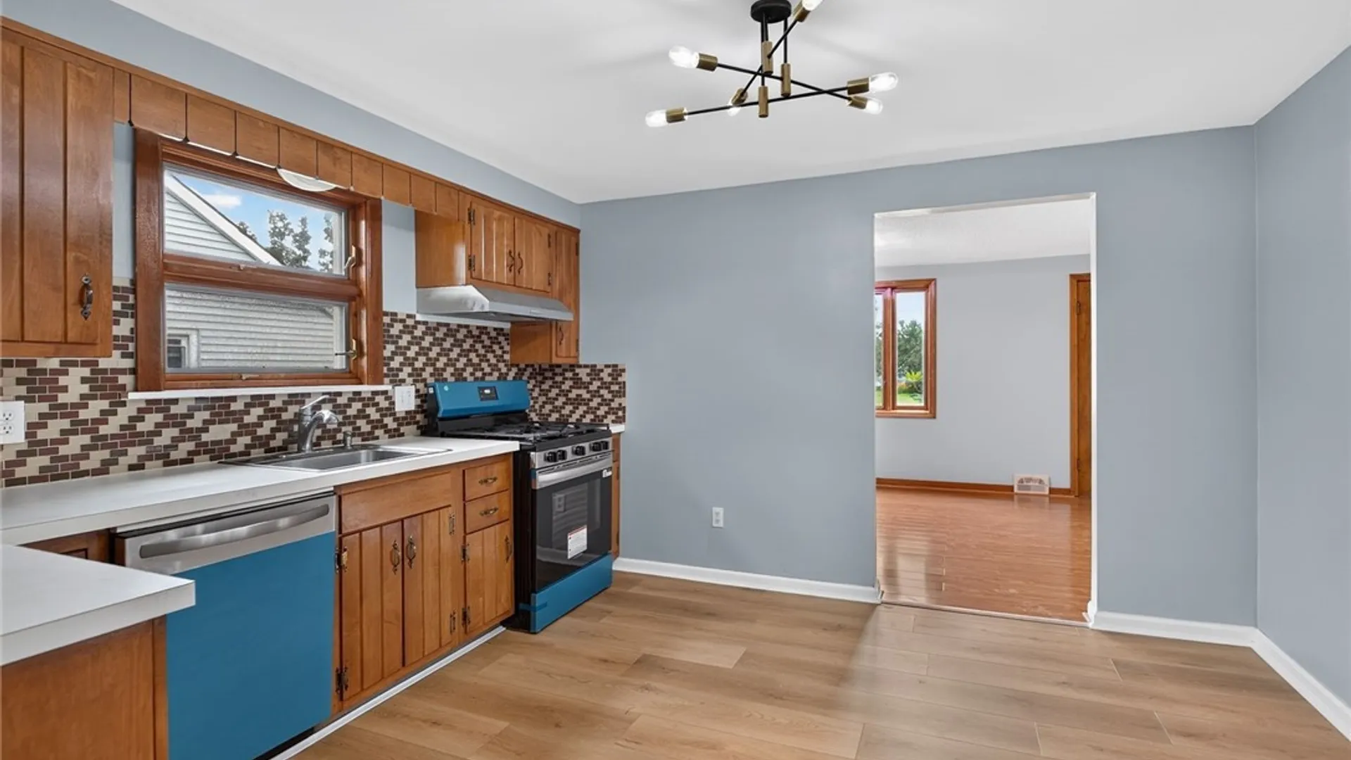 Property at 8 Evergreen Place, Cheektowaga, NY 14225 14
