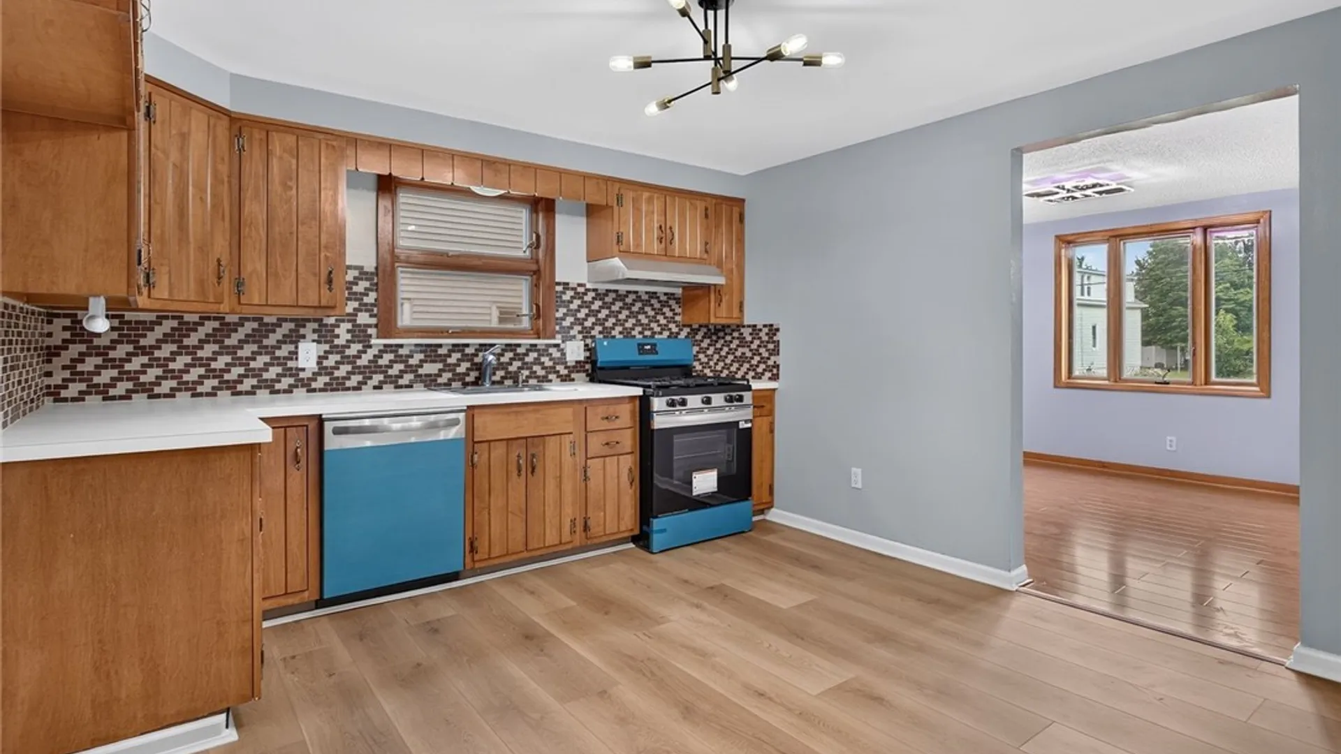 Property at 8 Evergreen Place, Cheektowaga, NY 14225 20