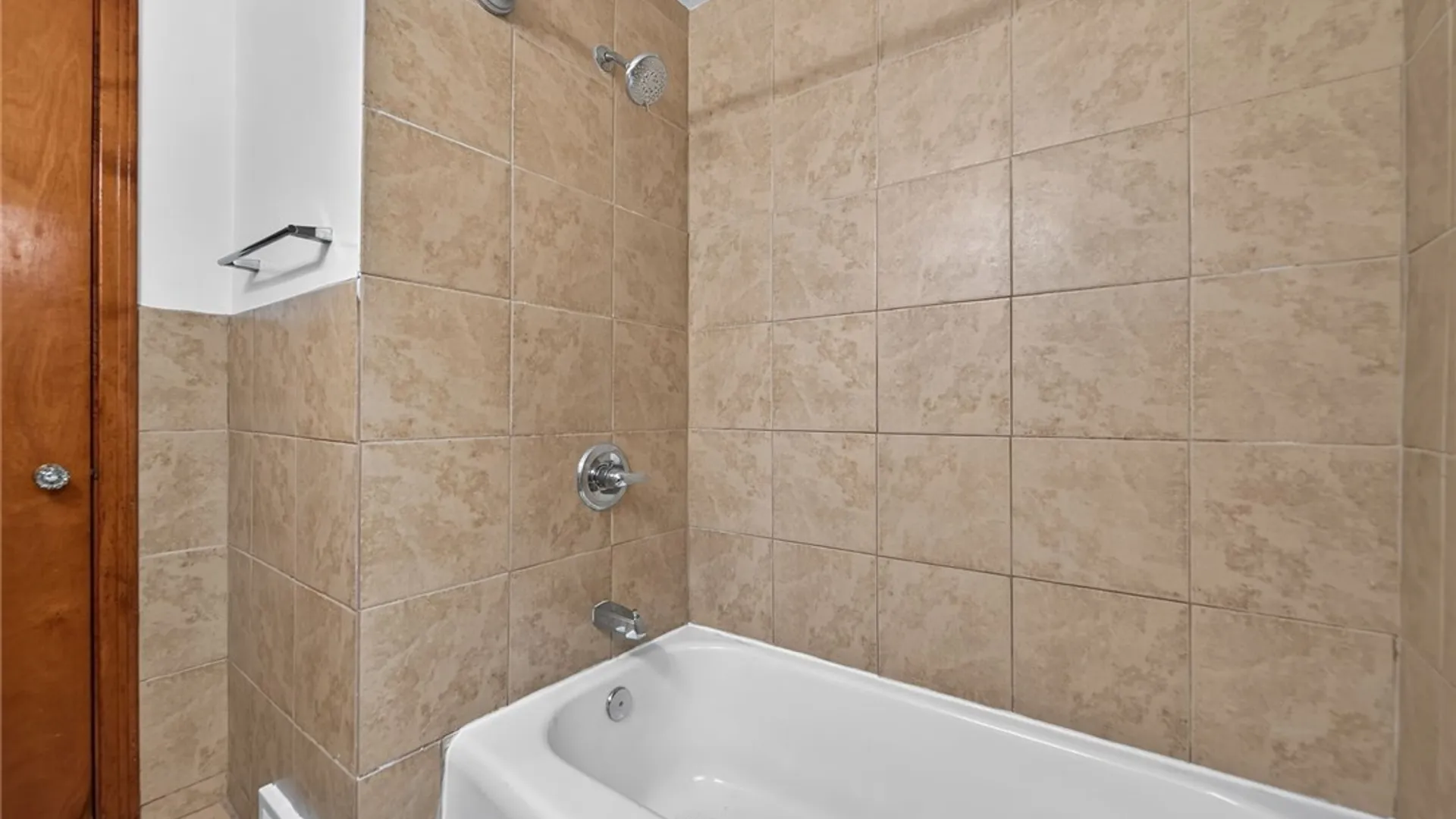 Property at 8 Evergreen Place, Cheektowaga, NY 14225 23
