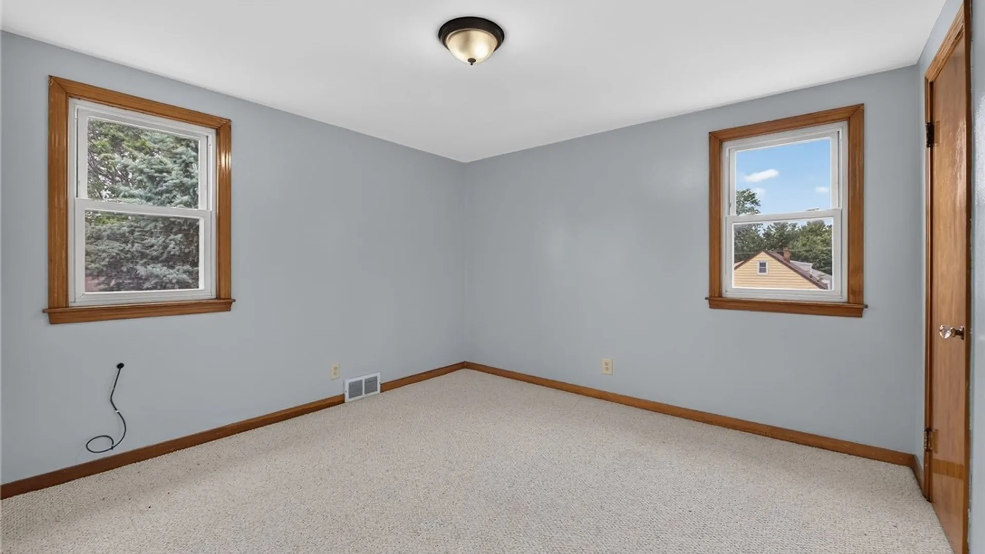 Property at 8 Evergreen Place, Cheektowaga, NY 14225 45
