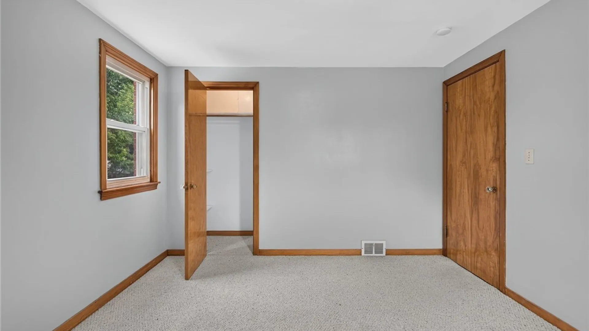 Property at 8 Evergreen Place, Cheektowaga, NY 14225 46
