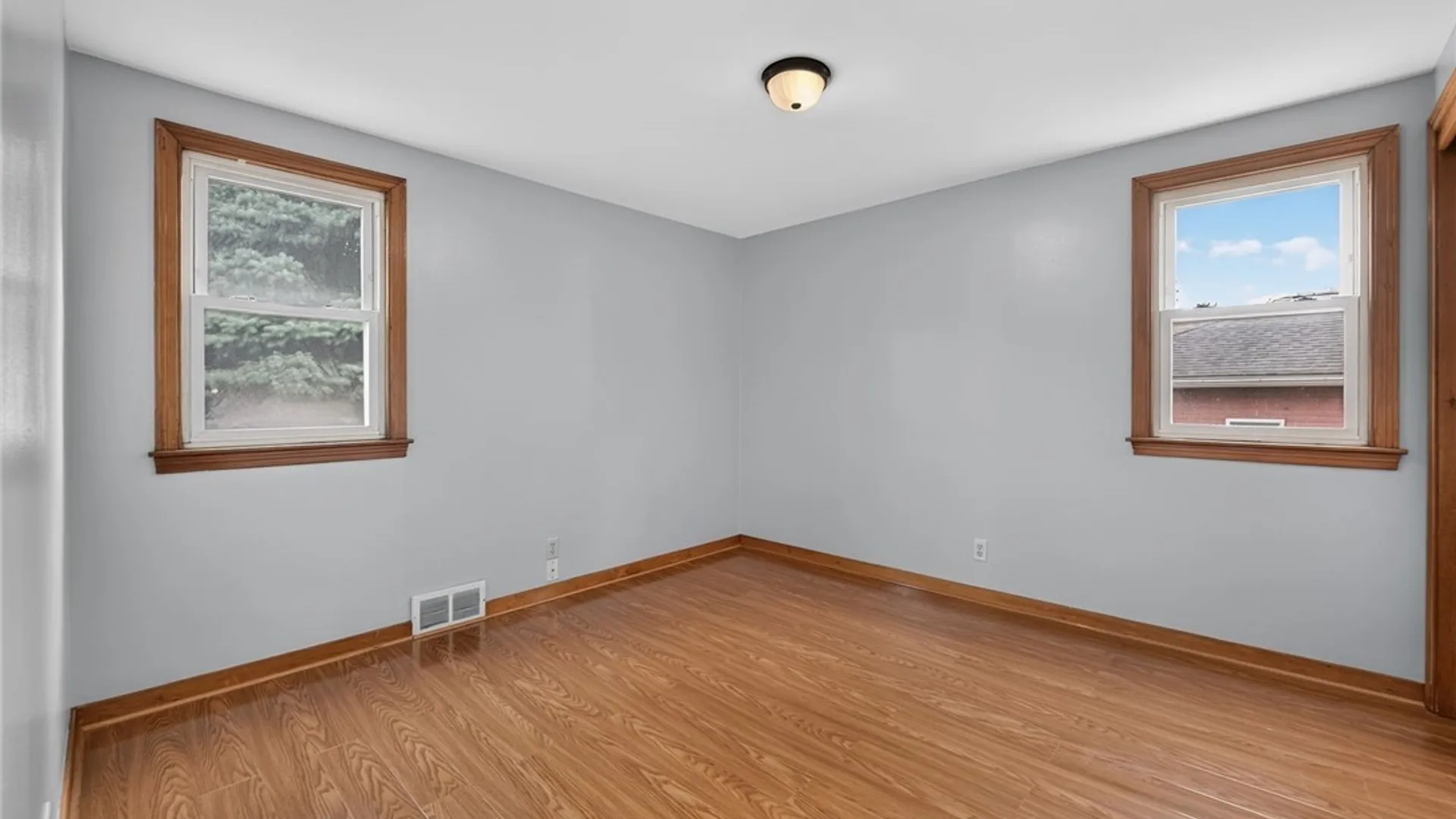 Property at 8 Evergreen Place, Cheektowaga, NY 14225 27