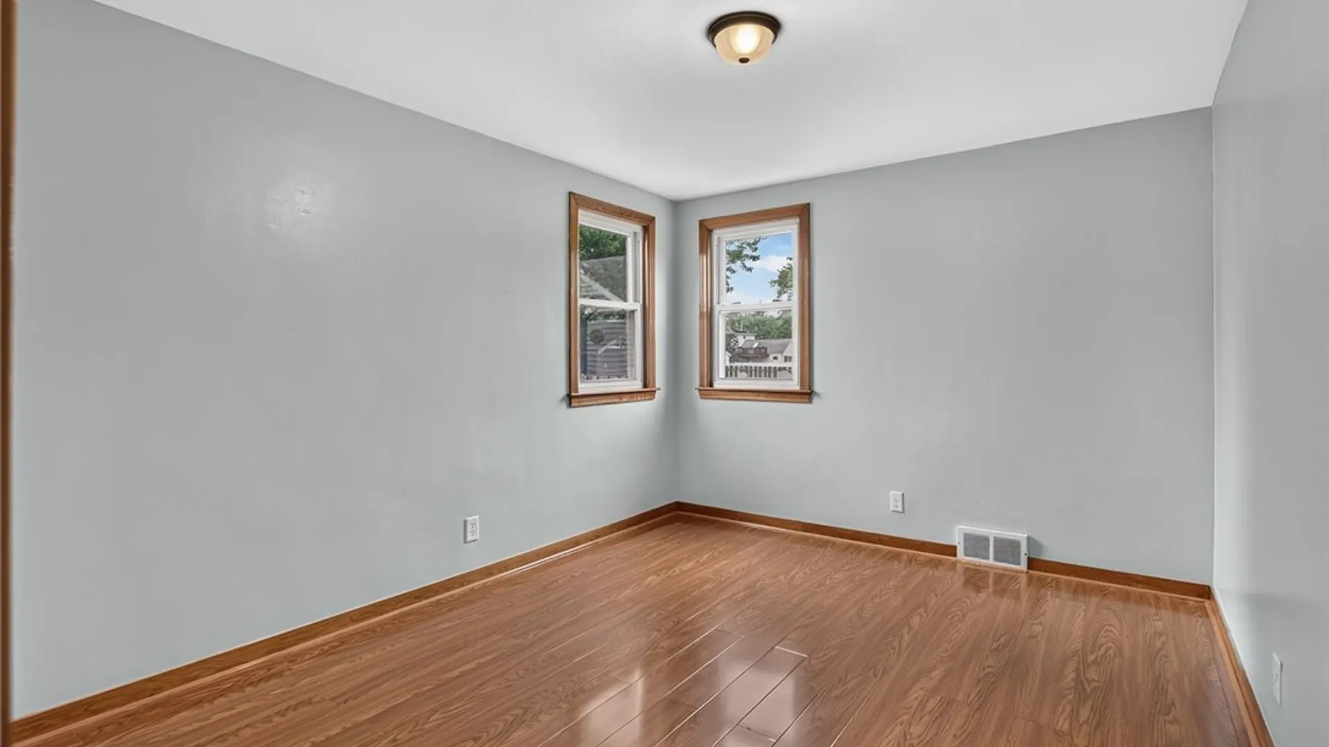Property at 8 Evergreen Place, Cheektowaga, NY 14225 29
