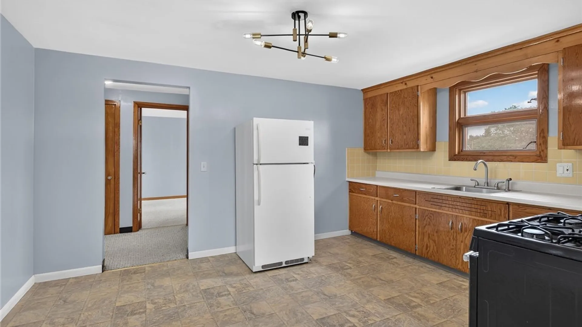 Property at 8 Evergreen Place, Cheektowaga, NY 14225 35