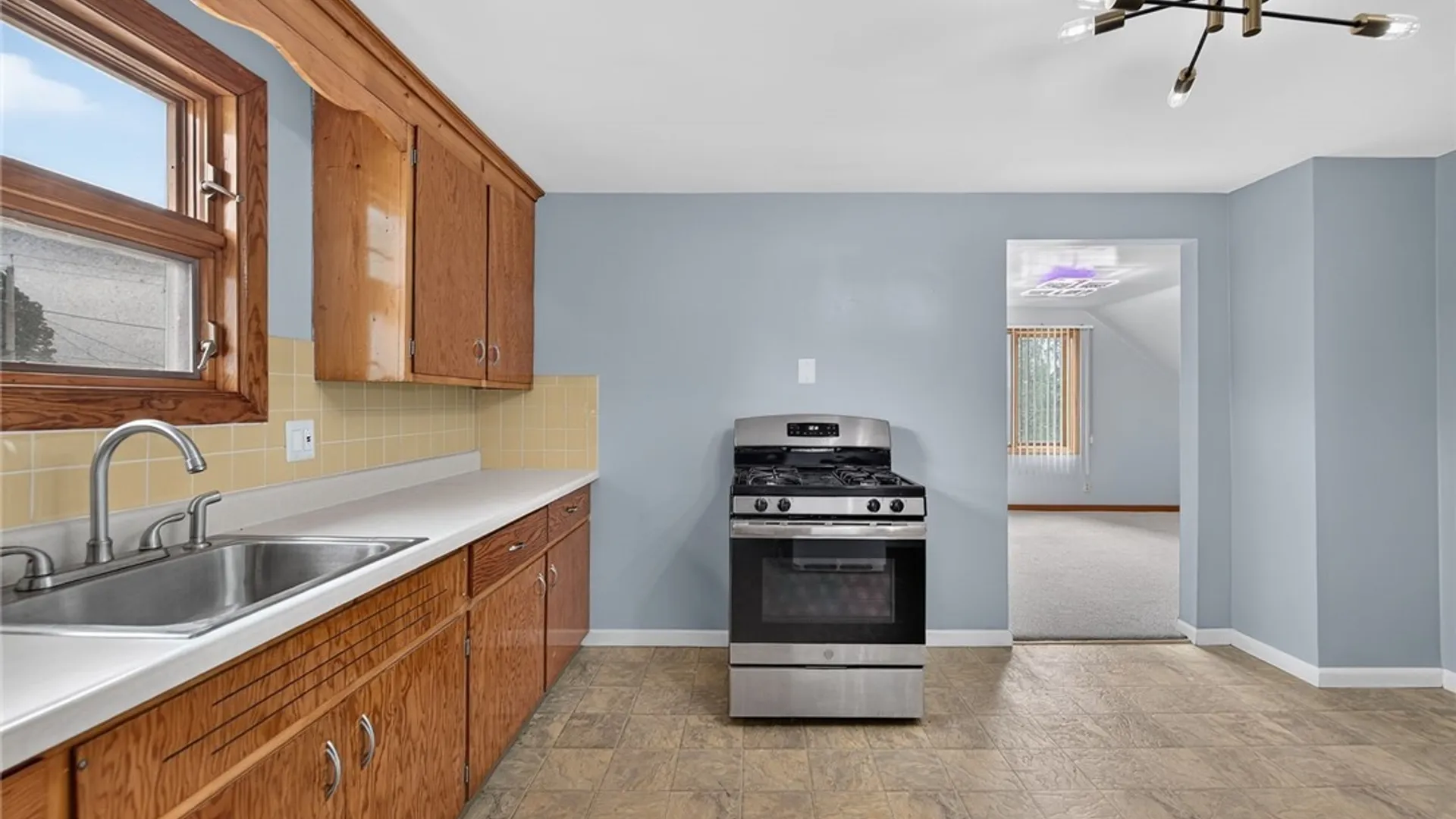 Property at 8 Evergreen Place, Cheektowaga, NY 14225 37