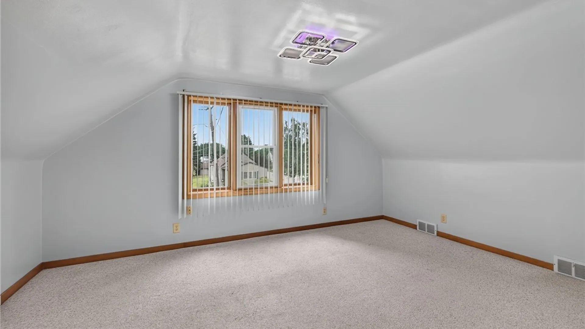 Property at 8 Evergreen Place, Cheektowaga, NY 14225 38