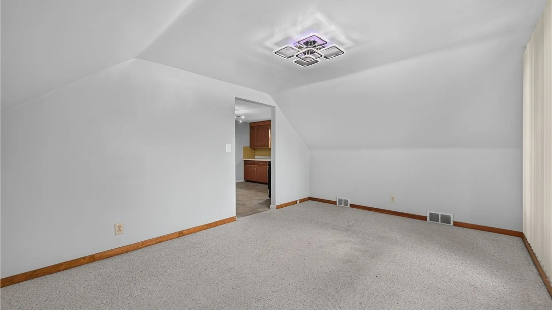 Property at 8 Evergreen Place, Cheektowaga, NY 14225 40