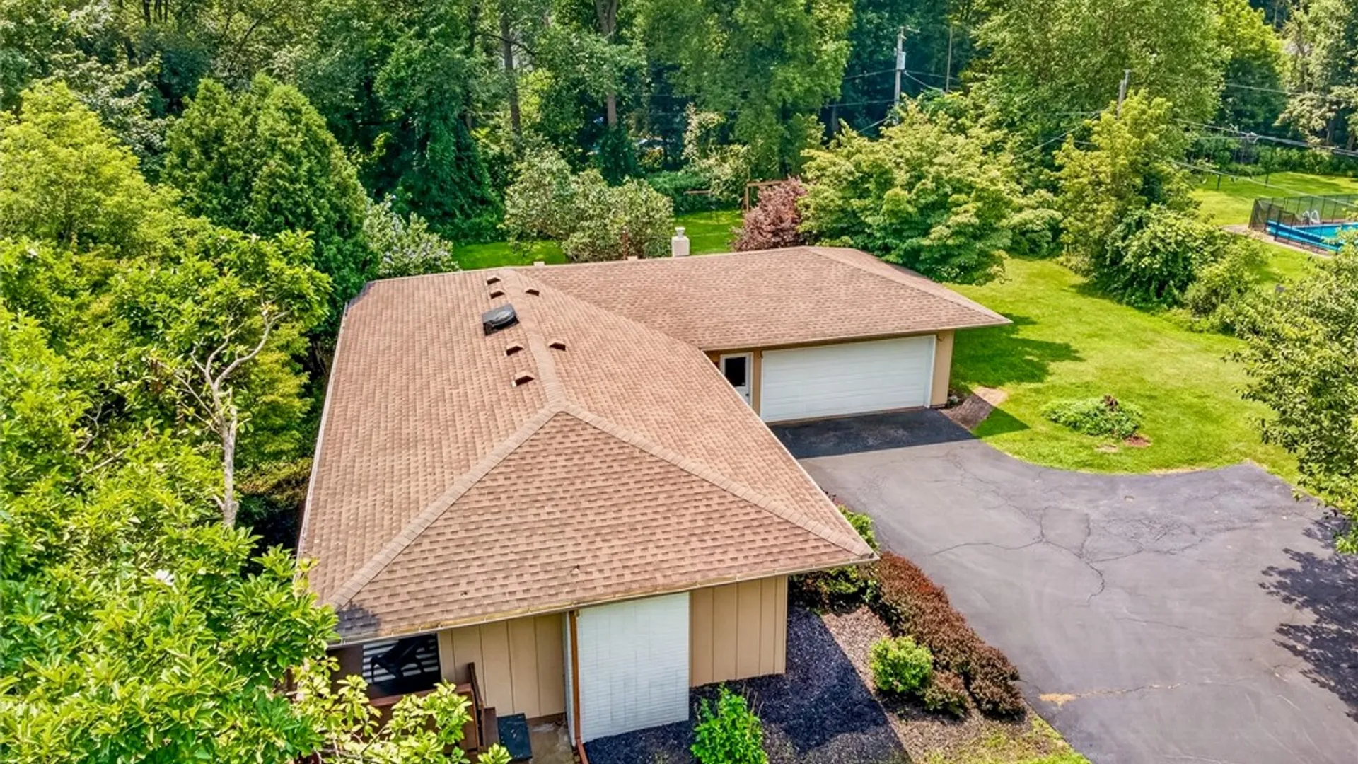 Property at 1021 Fairport Road, Perinton, NY 14450 4