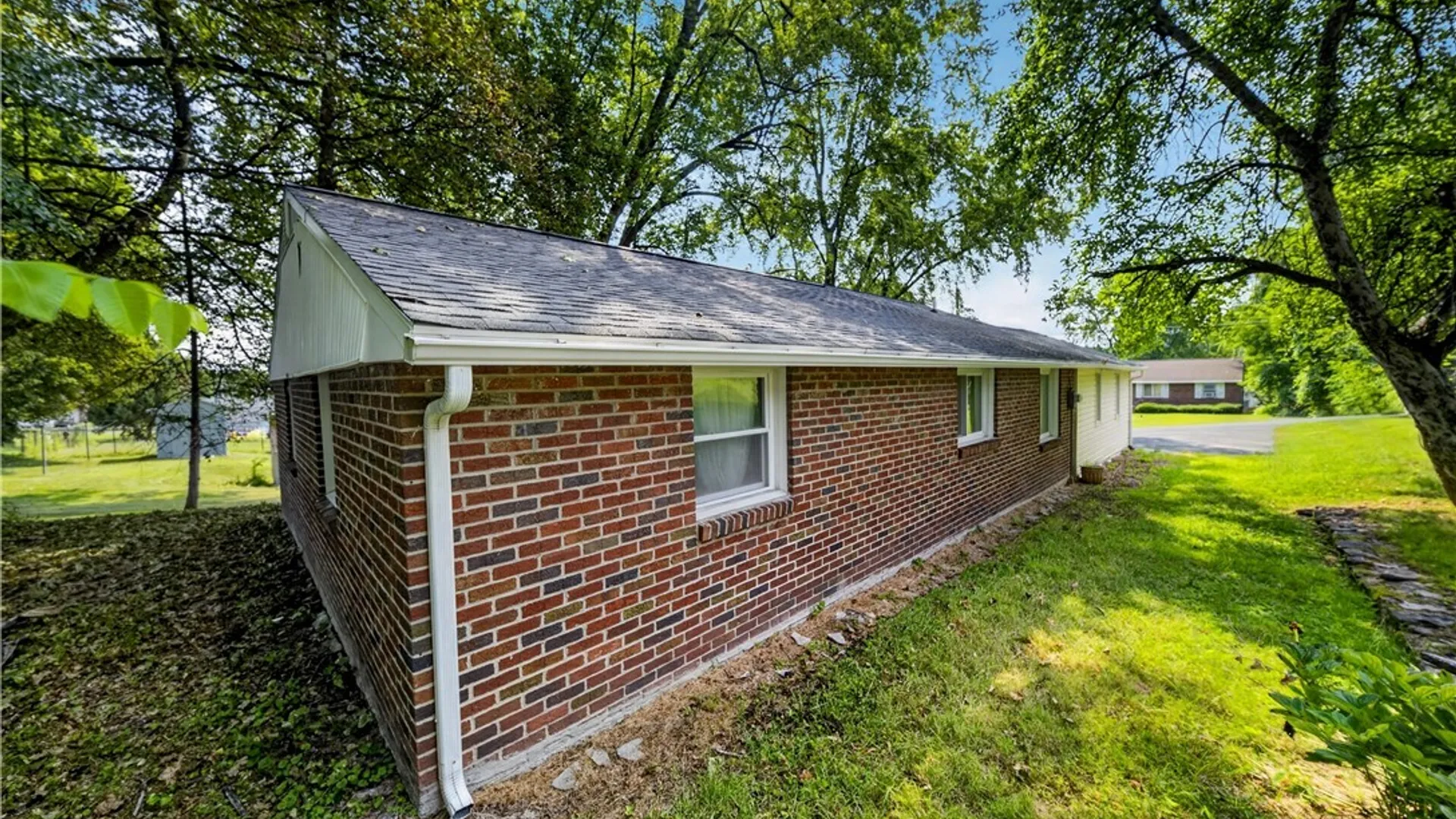 Property at 208 Danbury Drive, Camillus, NY 13219 6