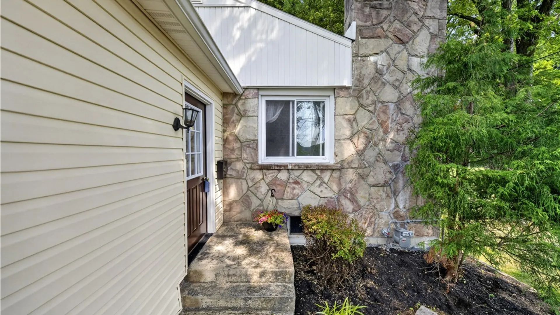 Property at 208 Danbury Drive, Camillus, NY 13219 8