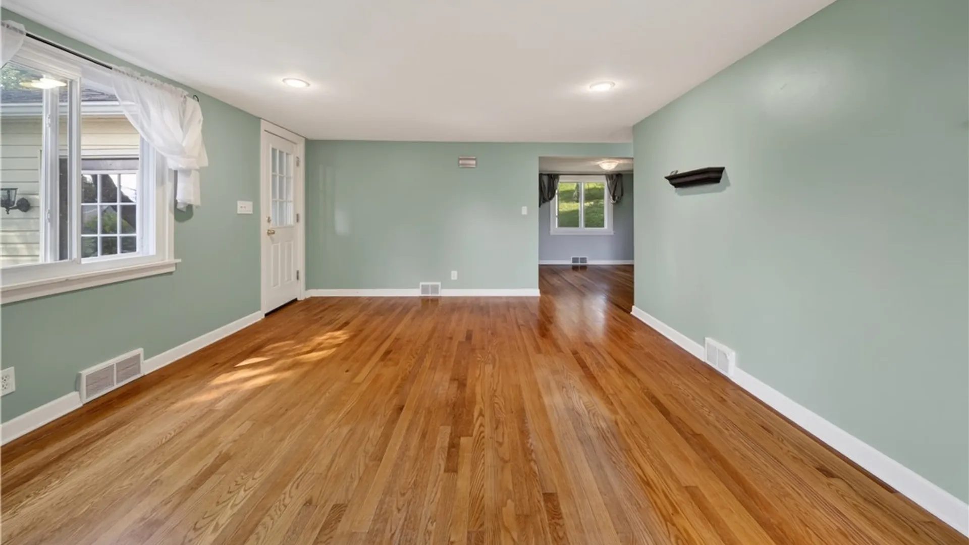 Property at 208 Danbury Drive, Camillus, NY 13219 12