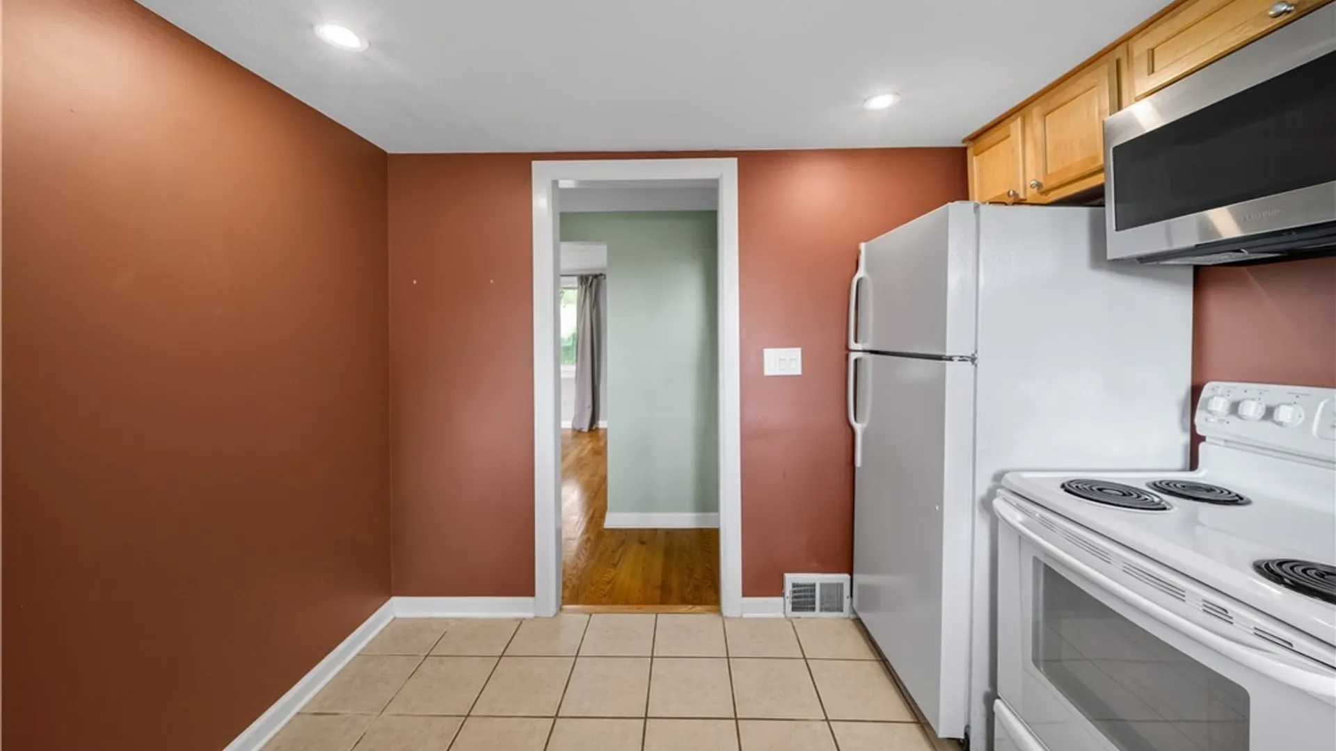 Property at 208 Danbury Drive, Camillus, NY 13219 16