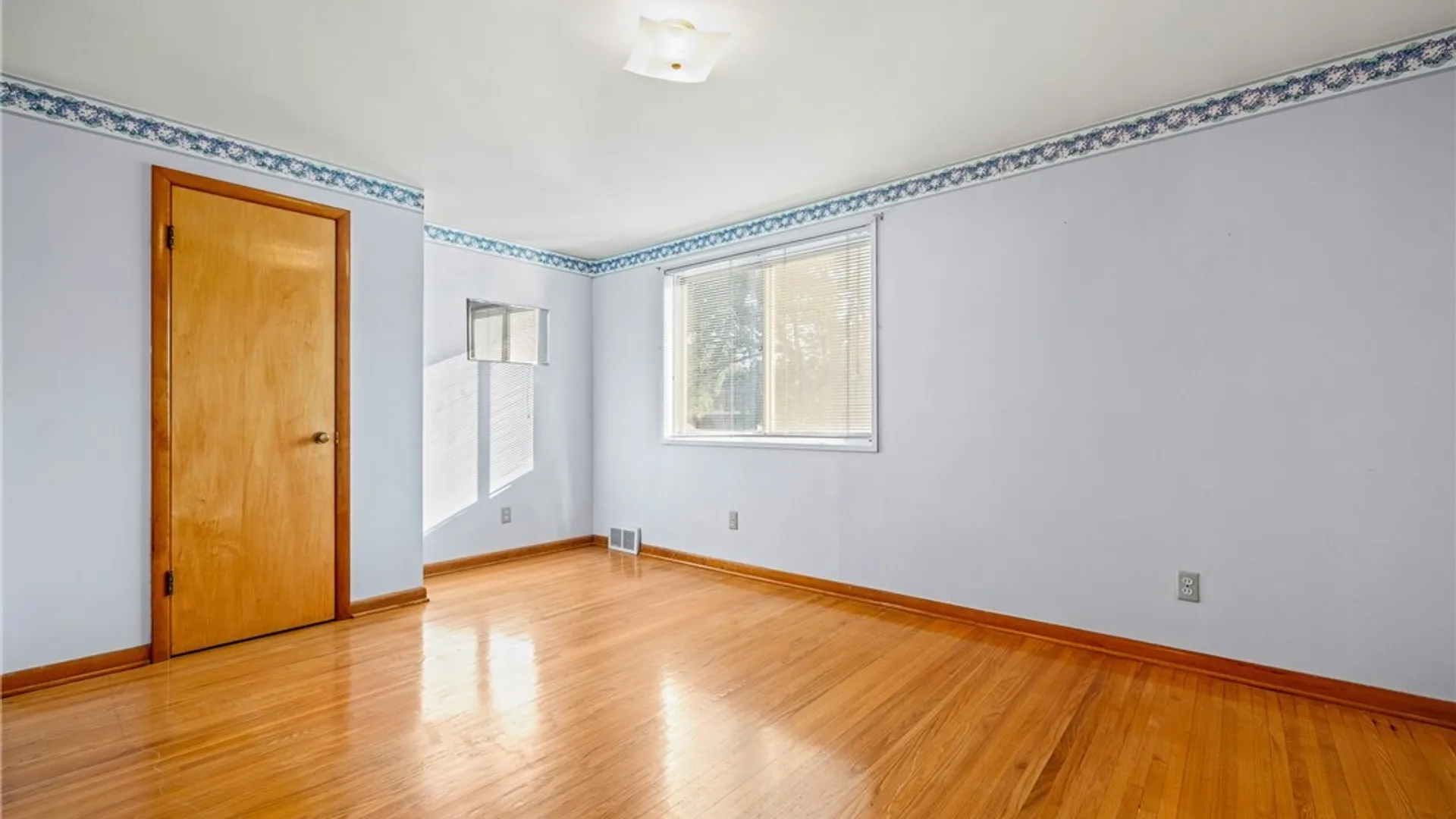 Property at 112 University Avenue, Cheektowaga, NY 14043 24
