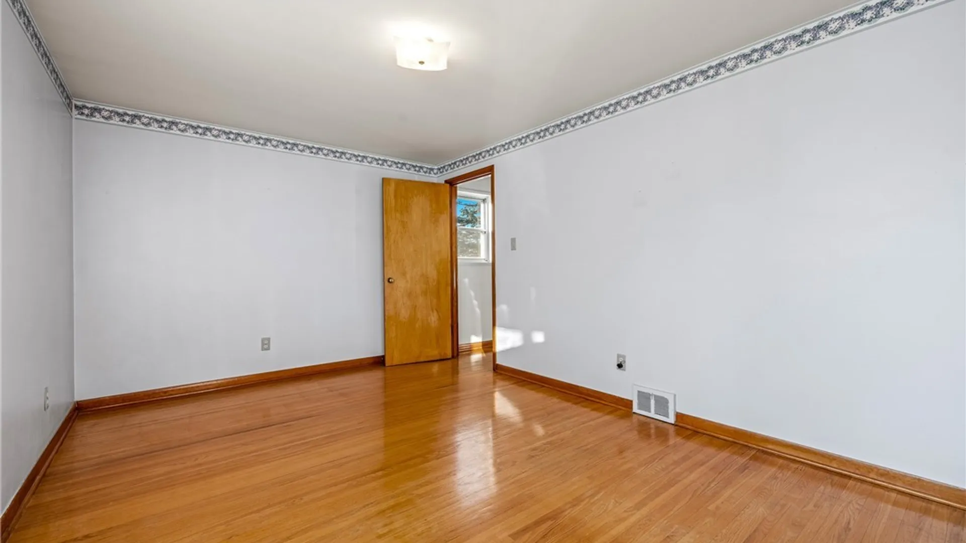 Property at 112 University Avenue, Cheektowaga, NY 14043 25