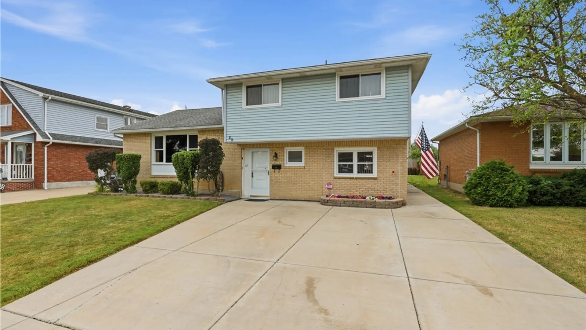 Property at 29 Rosemead Lane, Cheektowaga, NY 14227 2