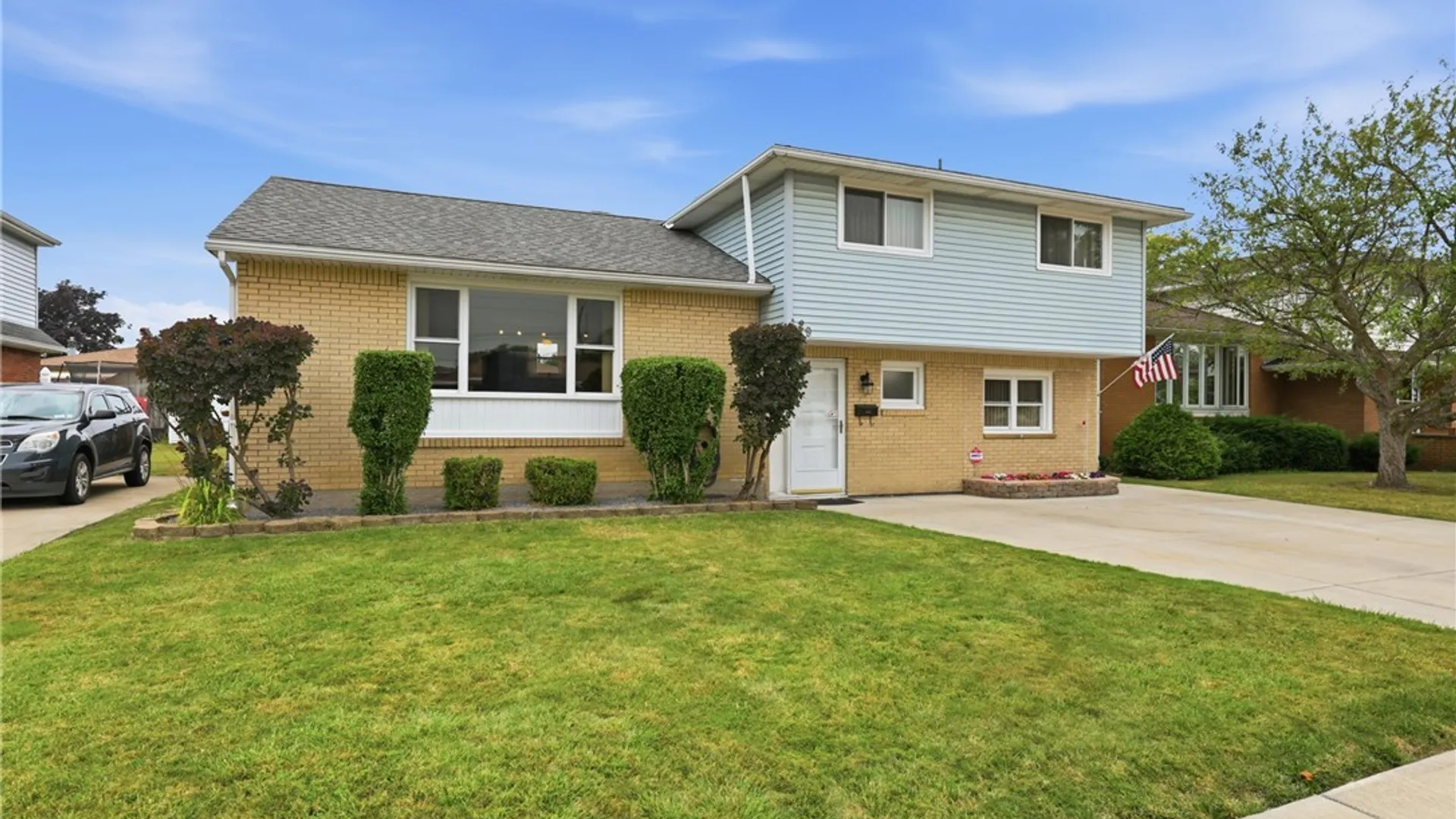 Property at 29 Rosemead Lane, Cheektowaga, NY 14227 3