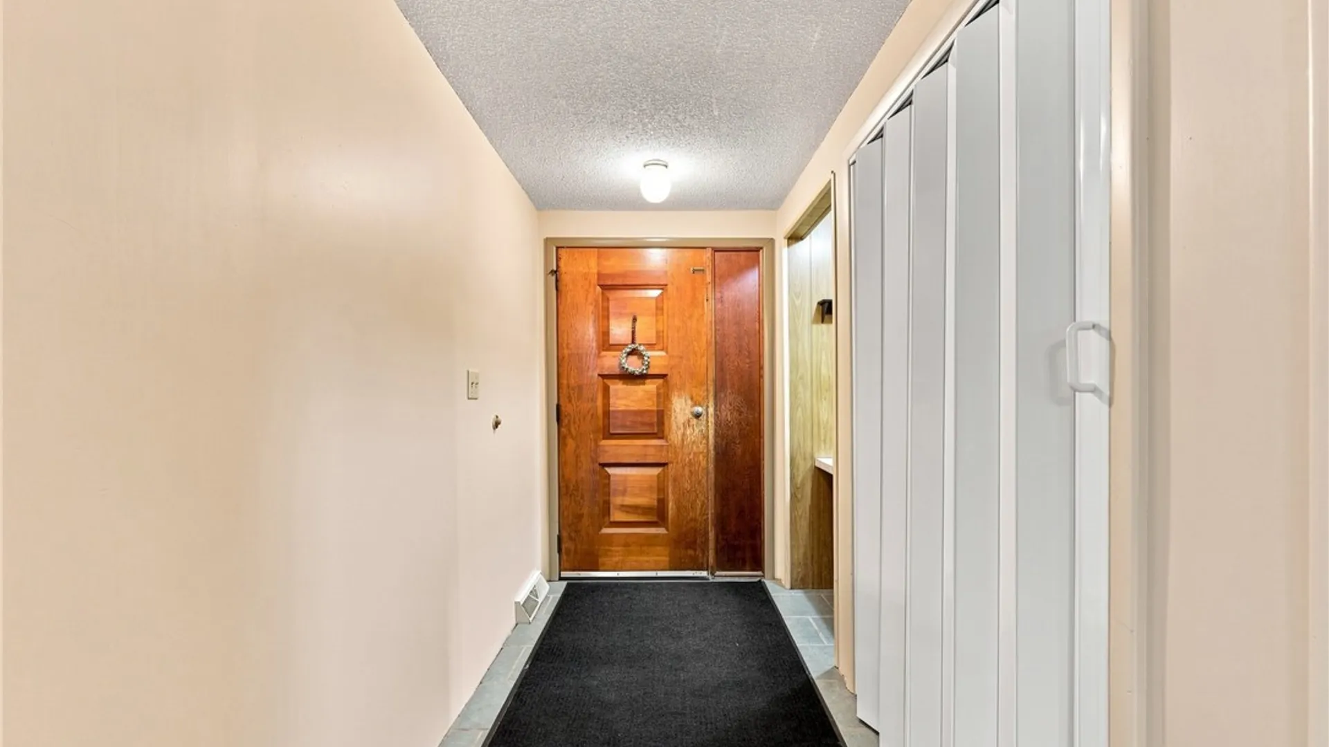 Property at 29 Rosemead Lane, Cheektowaga, NY 14227 5