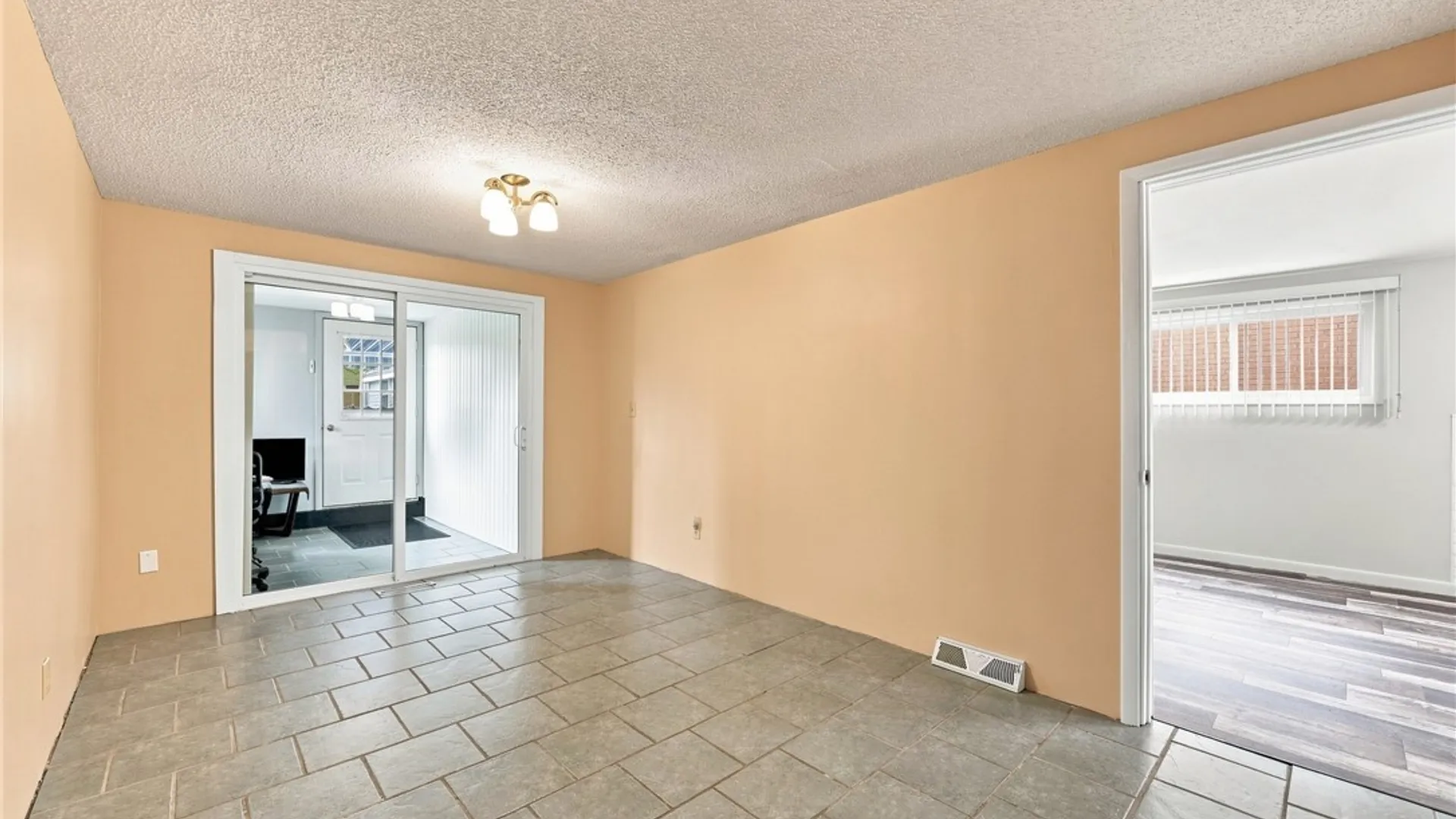 Property at 29 Rosemead Lane, Cheektowaga, NY 14227 25