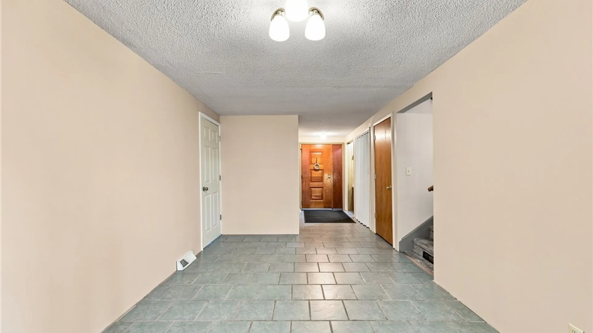 Property at 29 Rosemead Lane, Cheektowaga, NY 14227 24