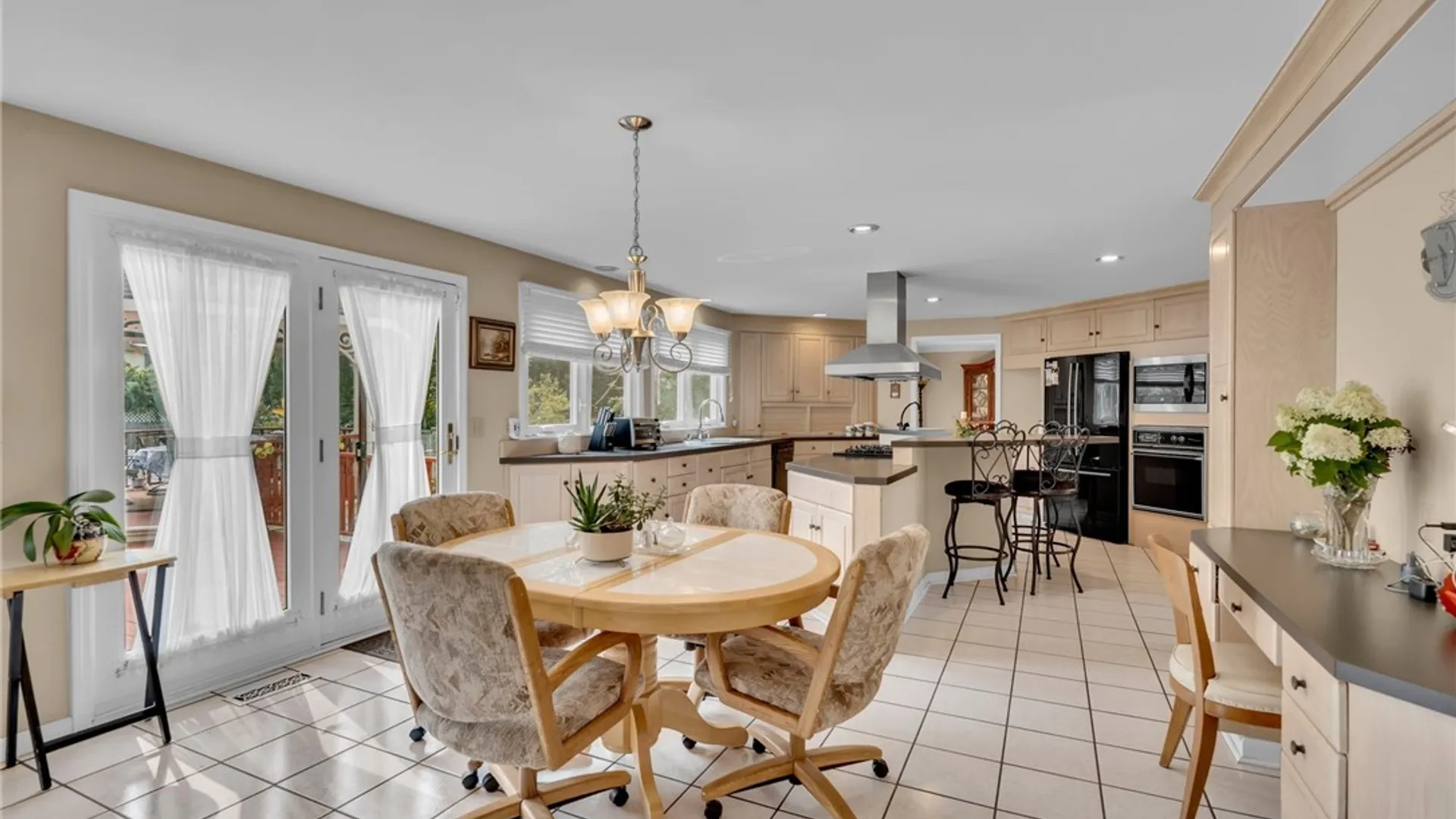 Property at 3 Silver Maple Court, Amherst, NY 14068 23