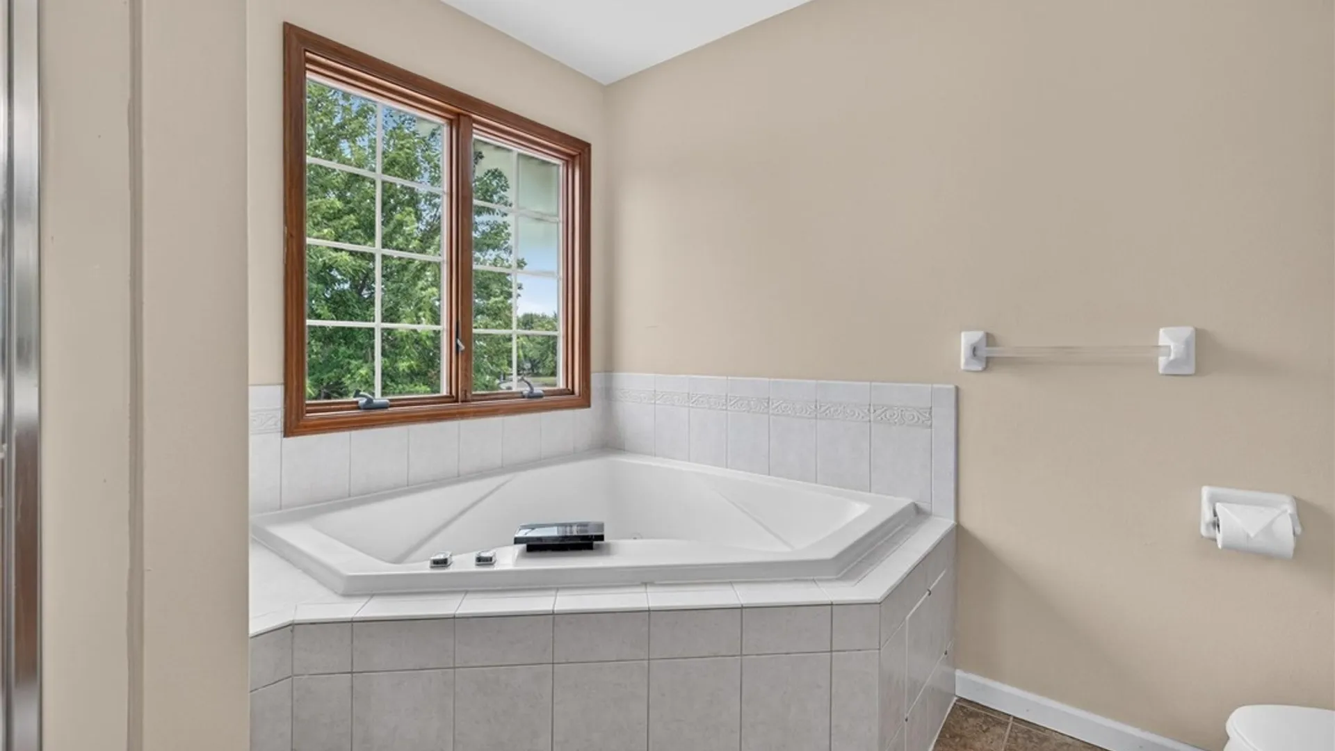 Property at 123 Ashwood Lane, Orchard Park, NY 14127 30