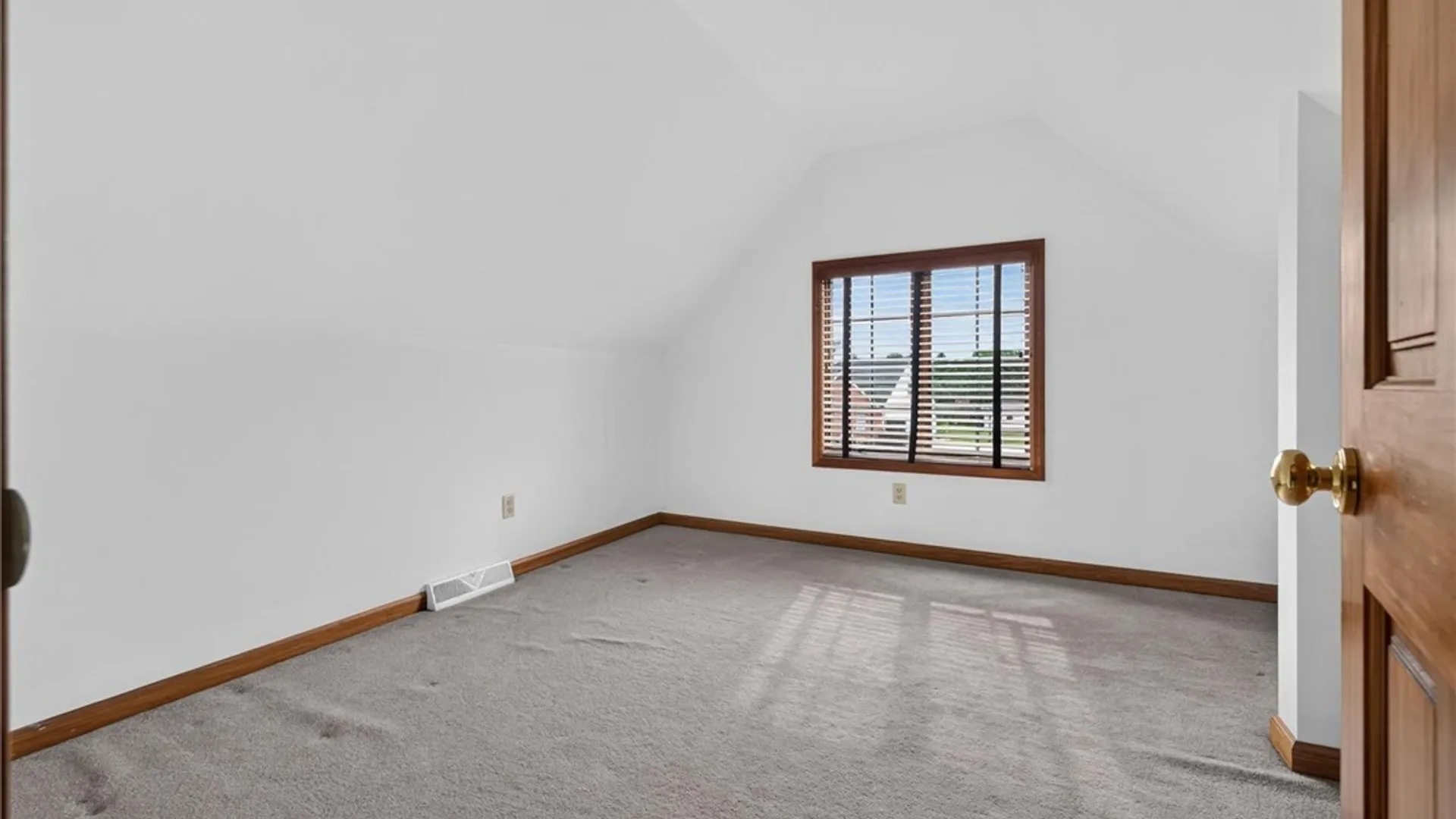 Property at 123 Ashwood Lane, Orchard Park, NY 14127 32