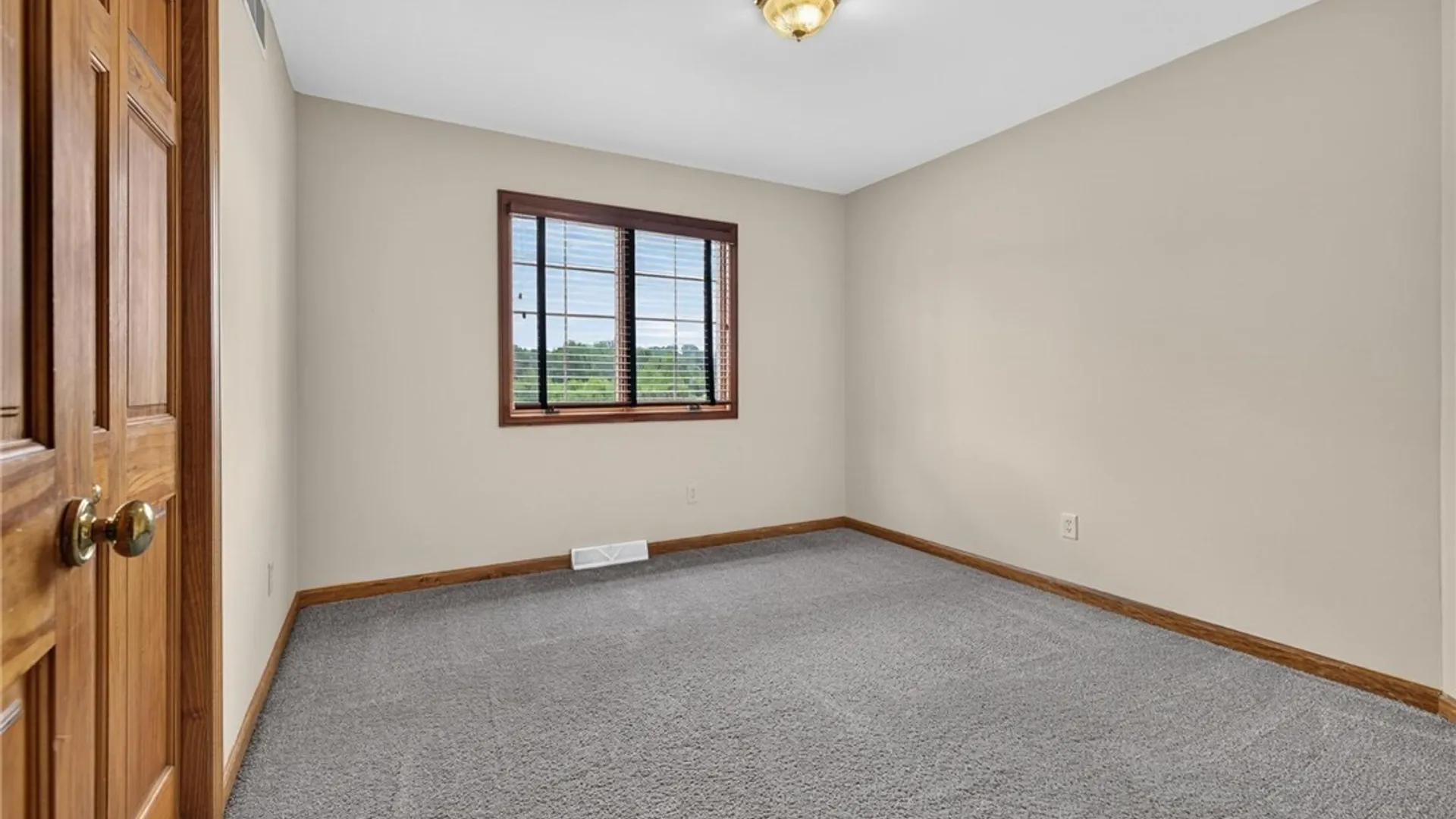 Property at 123 Ashwood Lane, Orchard Park, NY 14127 35
