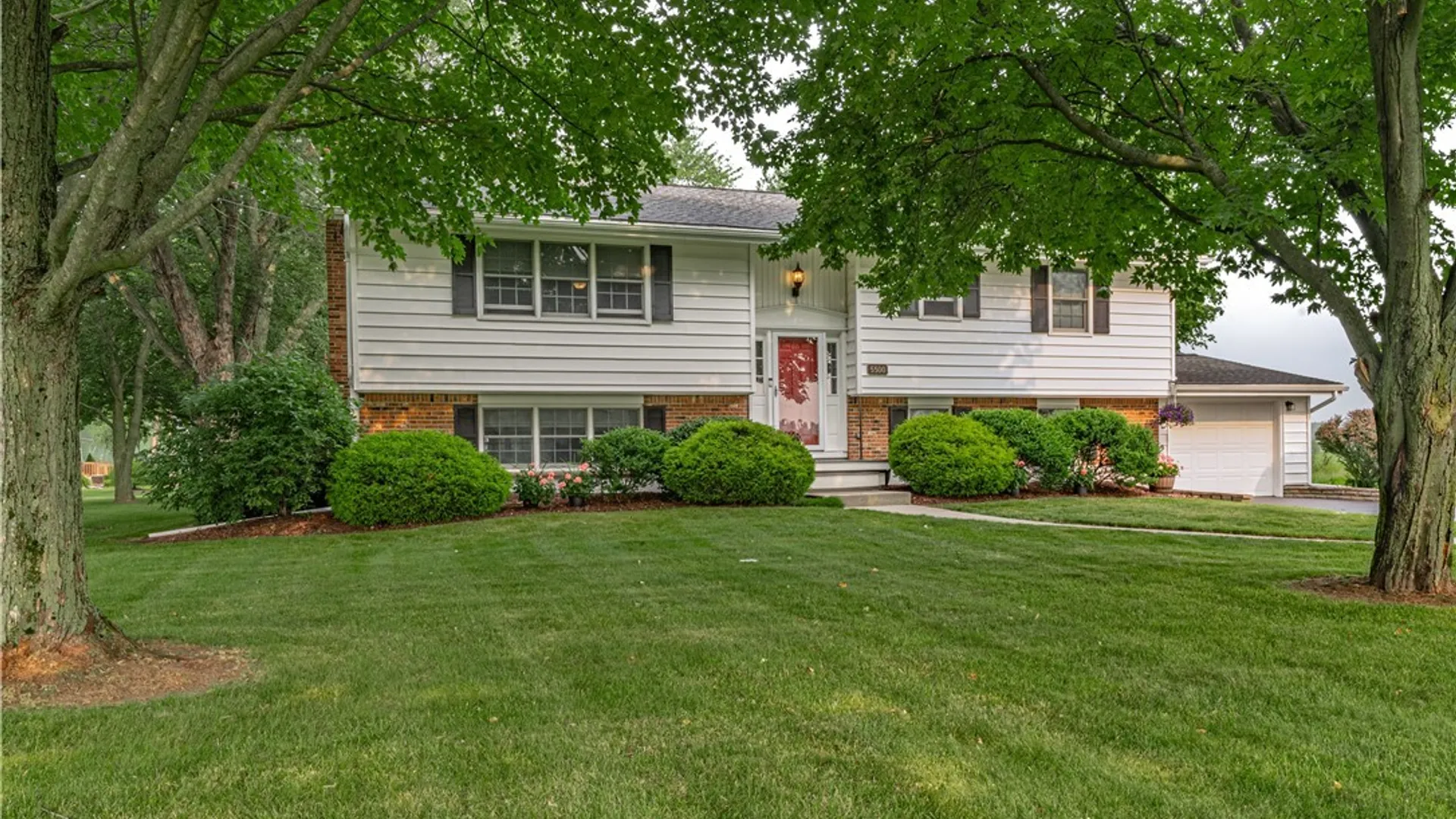 Property at 5500 Keck Road, Lockport Town, NY 14094 4