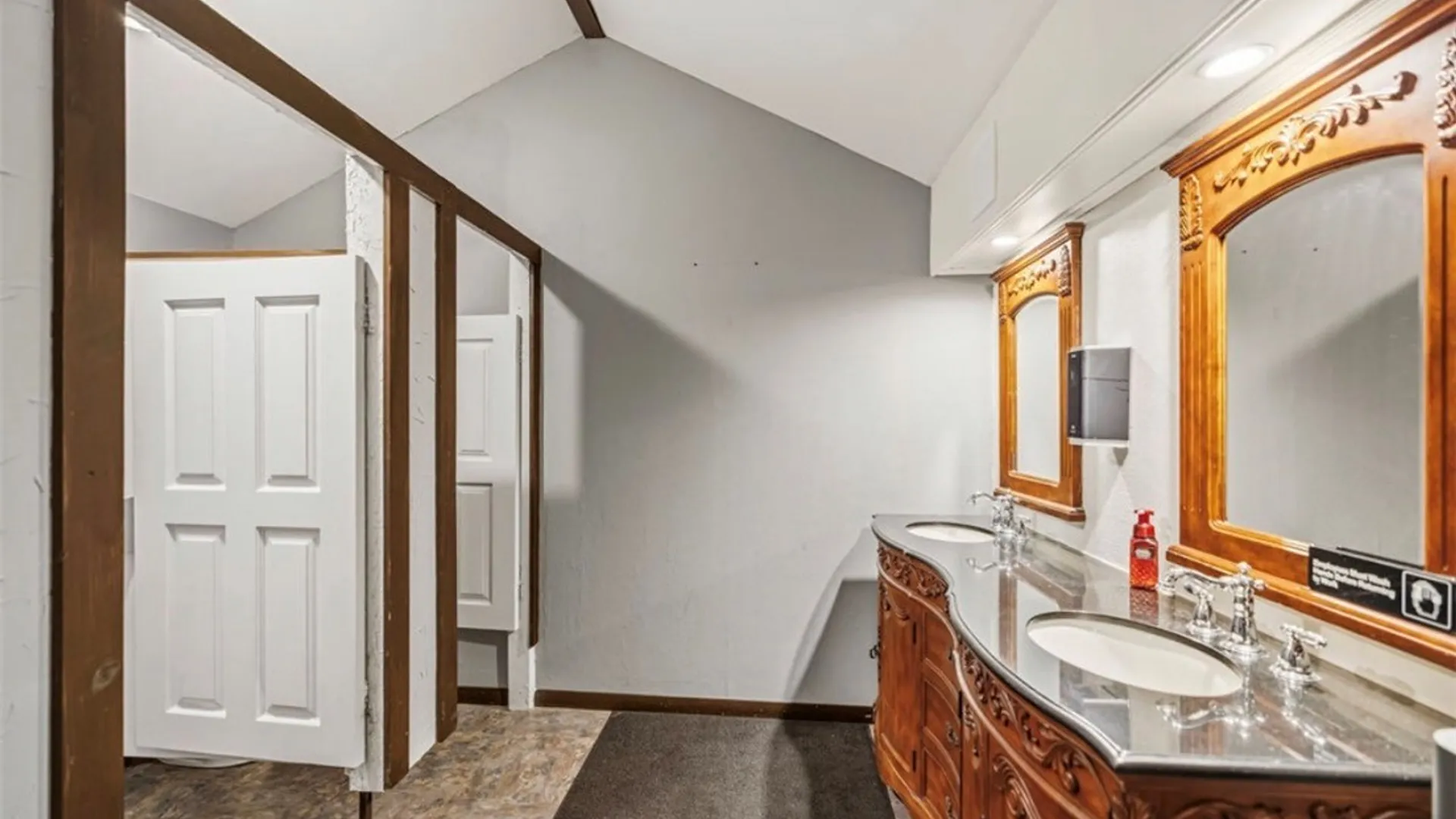Property at 810 Center Street, Lewiston, NY 14092 6