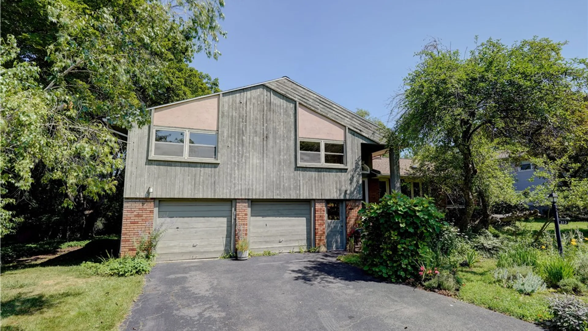 Property at 315 Dunrovin Lane, Brighton, NY 14618 2