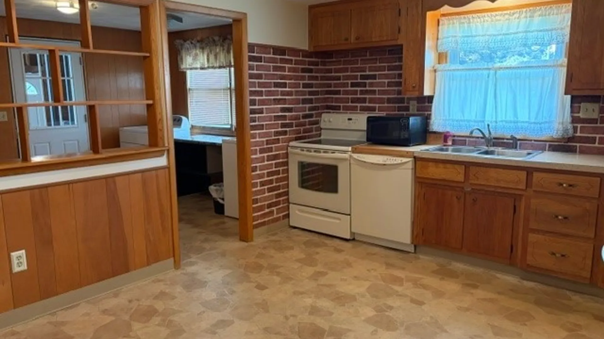 Property at 4875 Thornwood Drive, Salina, NY 13088 7